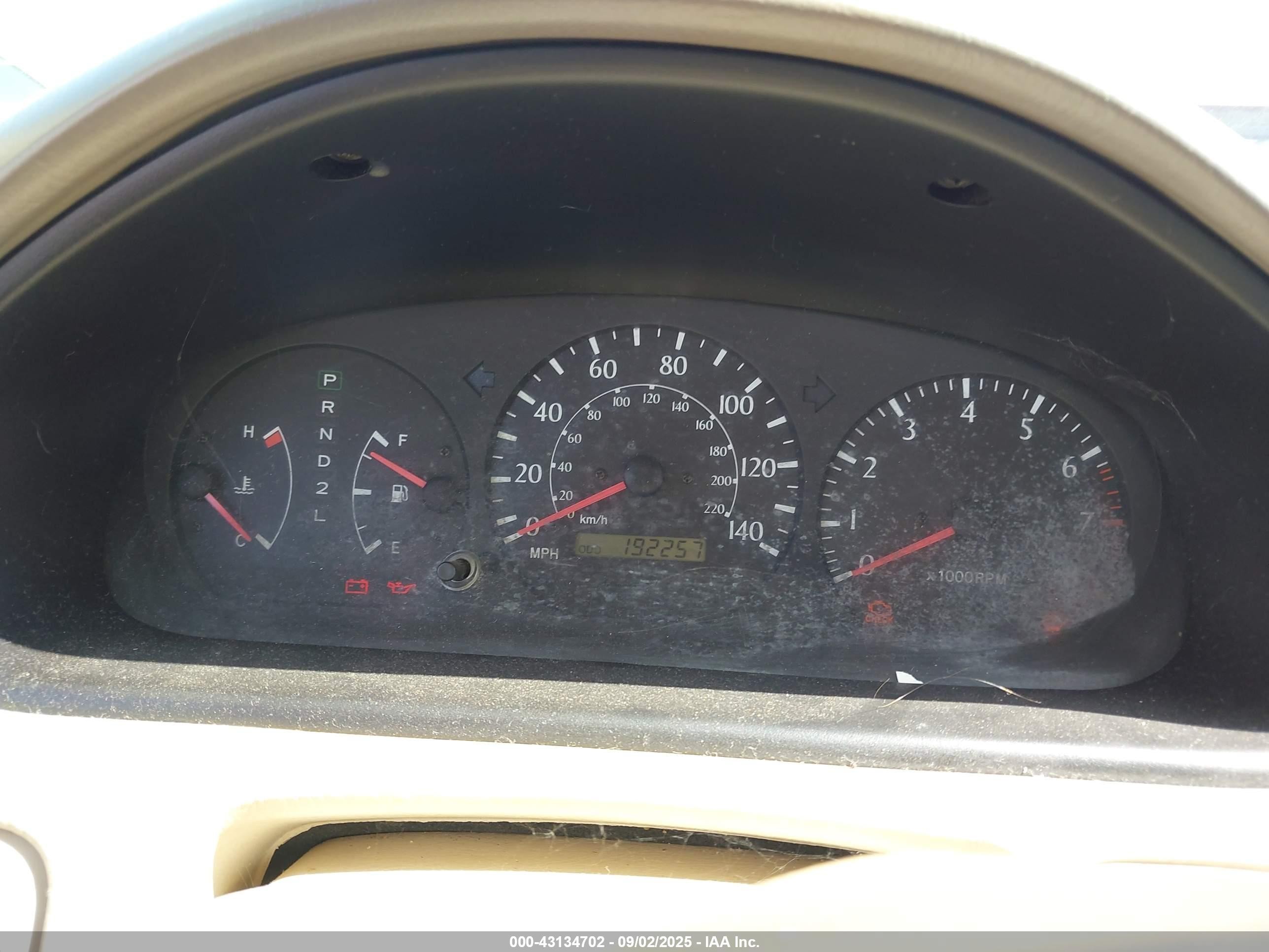 1999 Toyota Corolla Le Красный vin: 1NXBR12E3XZ198407
