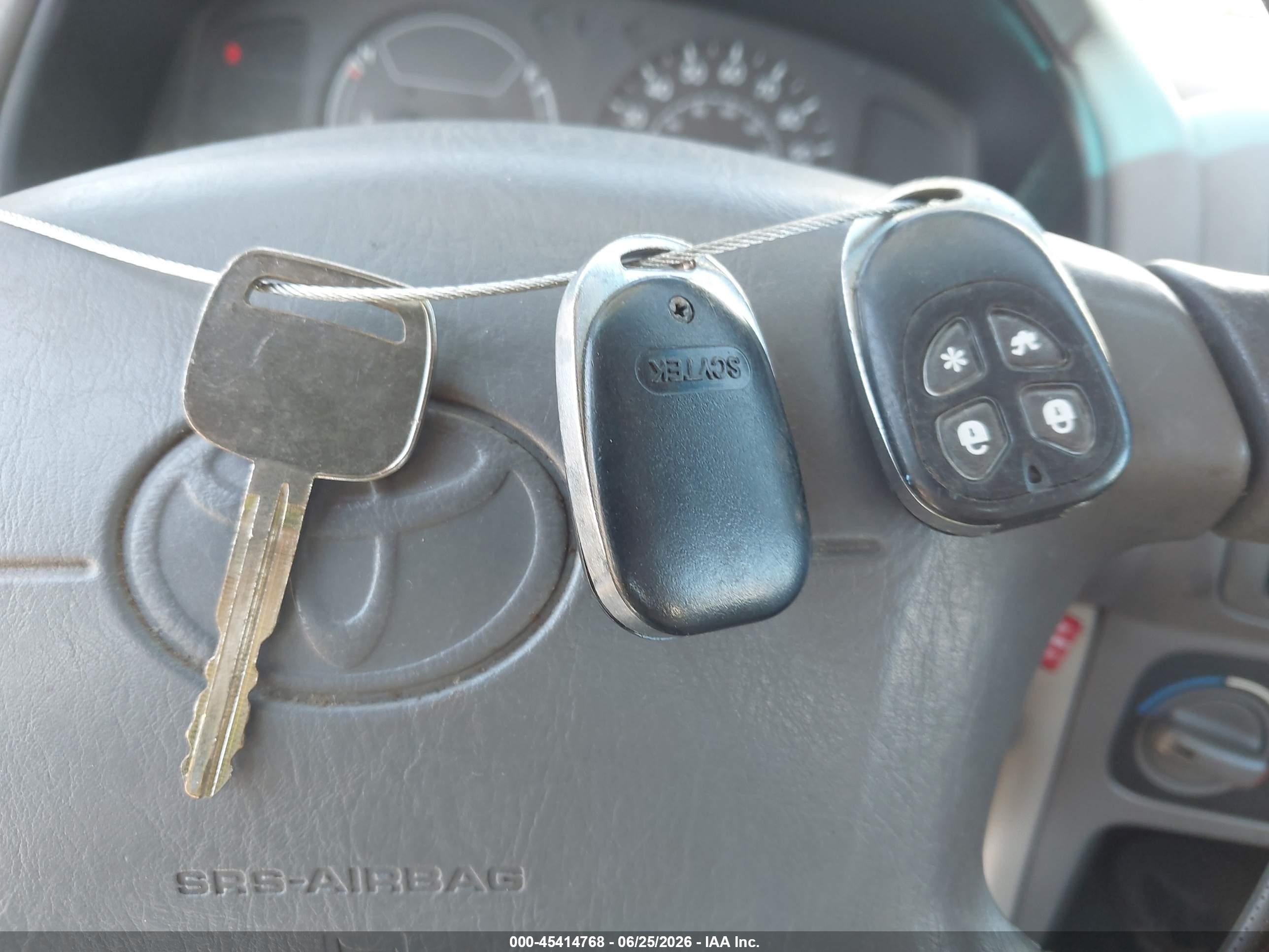 1999 Toyota Corolla Ve White vin: 1NXBR12E6XZ252928