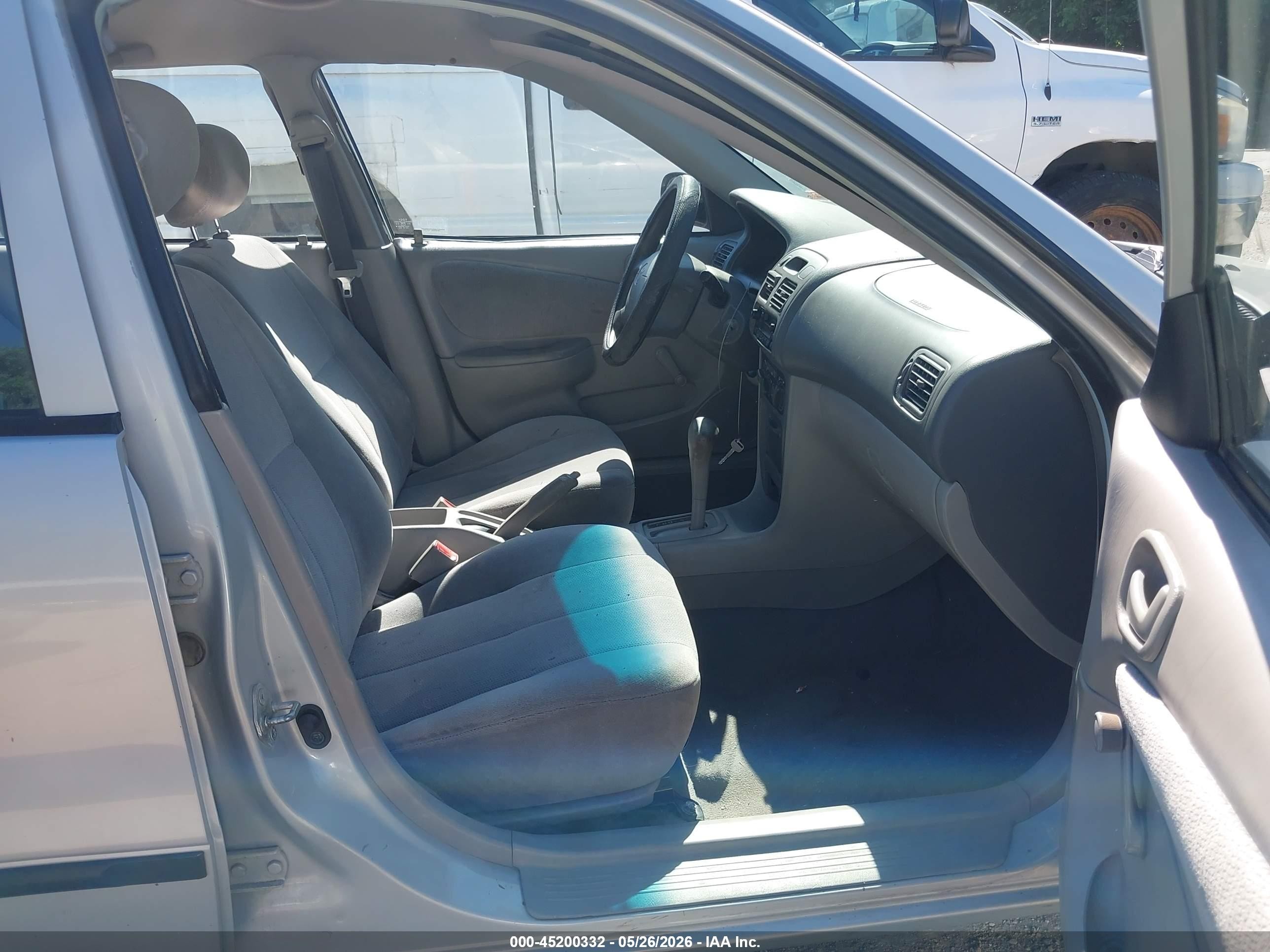 2001 Toyota Corolla Ce Серебряный vin: 1NXBR12EX1Z554374
