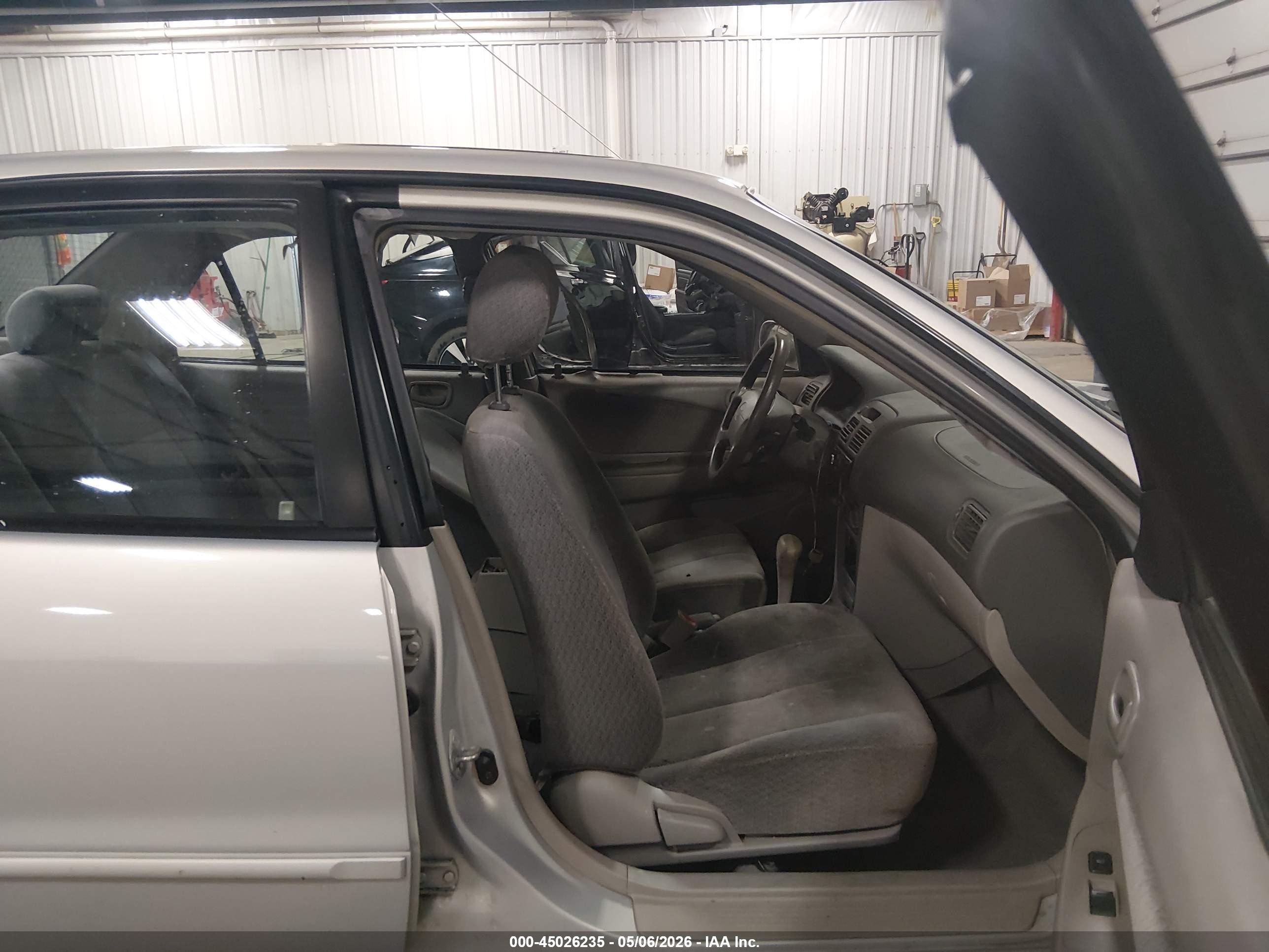 2002 Toyota Corolla Le Silver vin: 1NXBR12EX2Z580541