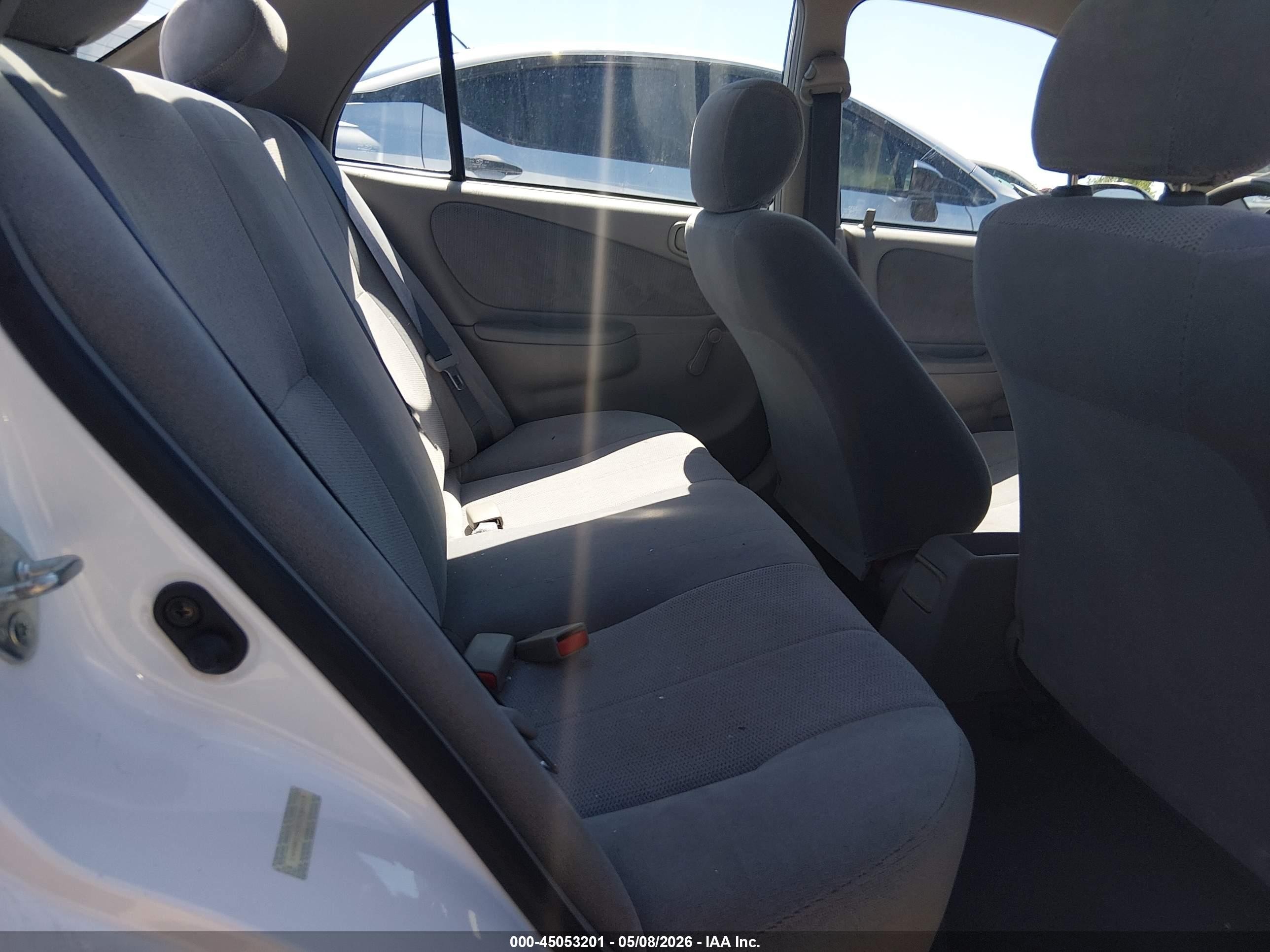 2002 Toyota Corolla Ce White vin: 1NXBR12EX2Z586033