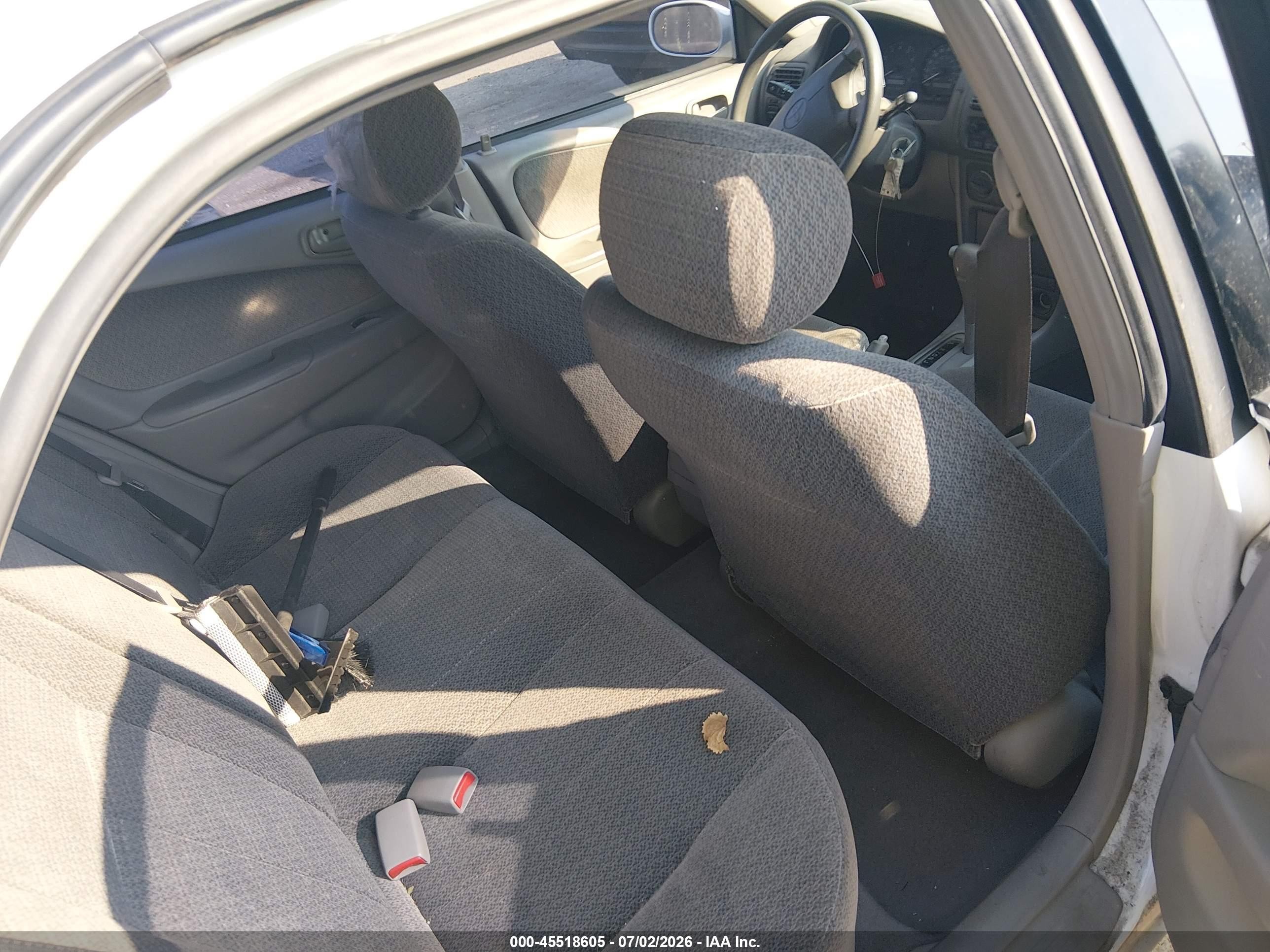 2002 Toyota Corolla Le White vin: 1NXBR12EX2Z607883