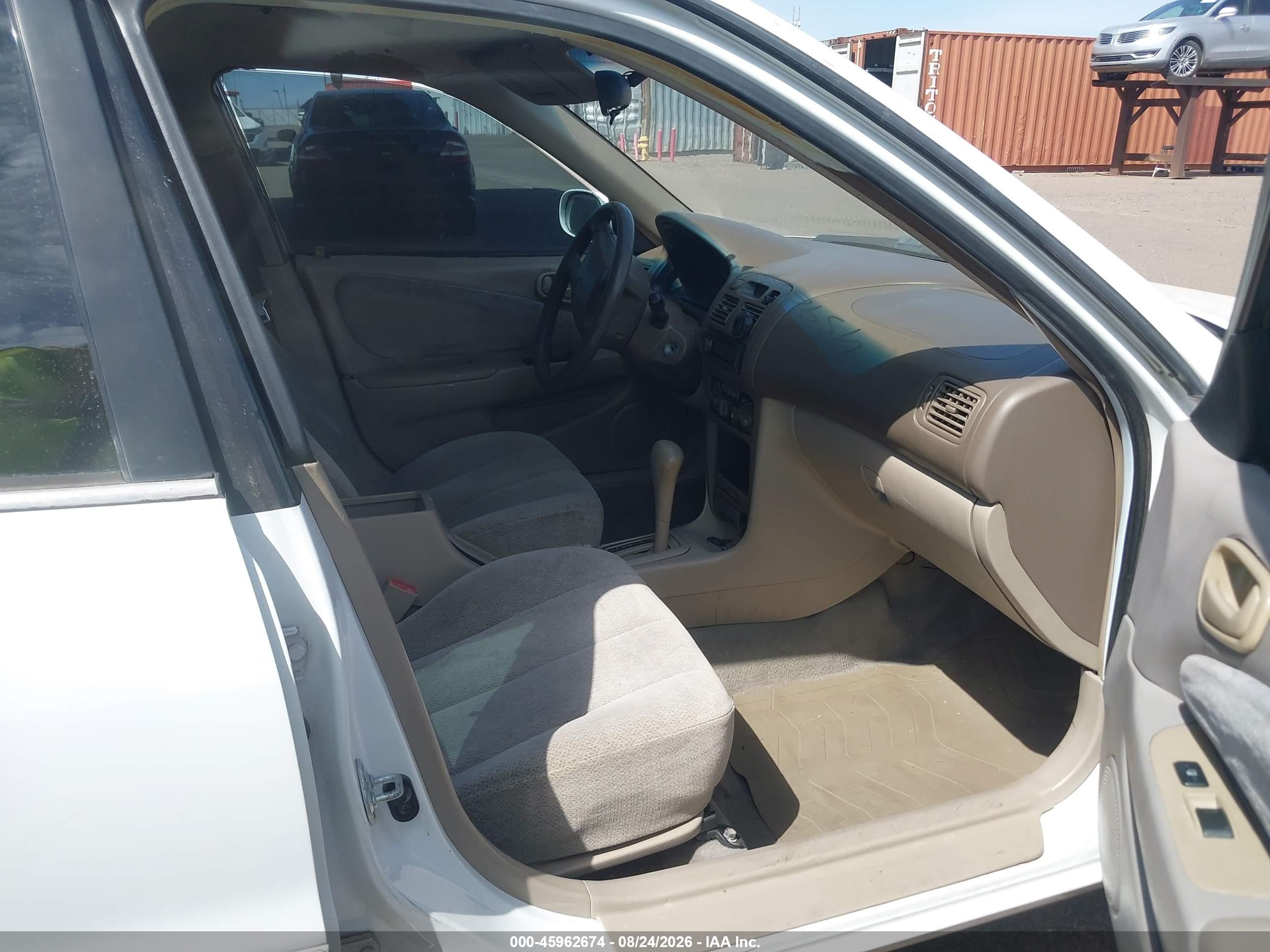 2002 Toyota Corolla Le Белый vin: 1NXBR12EX2Z622870
