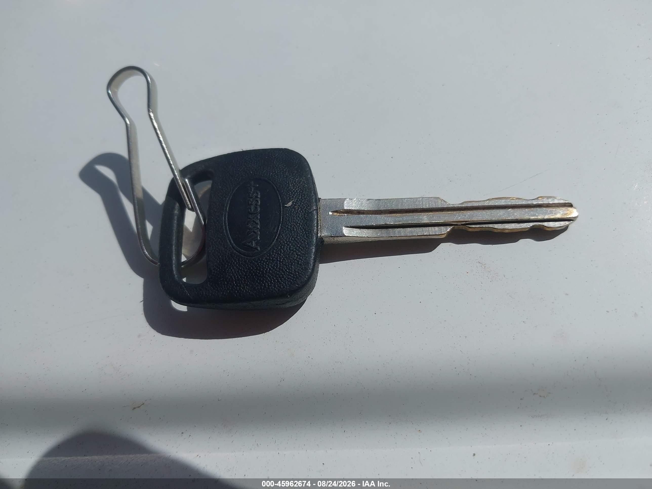 2002 Toyota Corolla Le Белый vin: 1NXBR12EX2Z622870