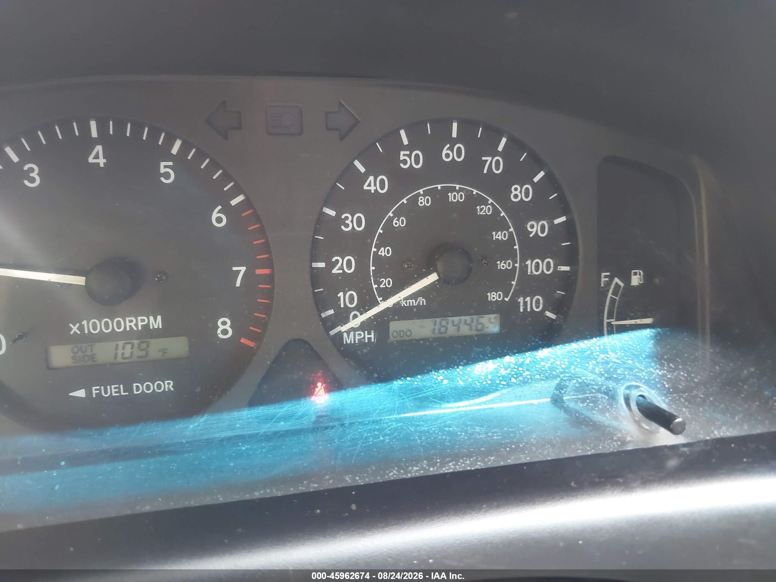 2002 Toyota Corolla Le Белый vin: 1NXBR12EX2Z622870
