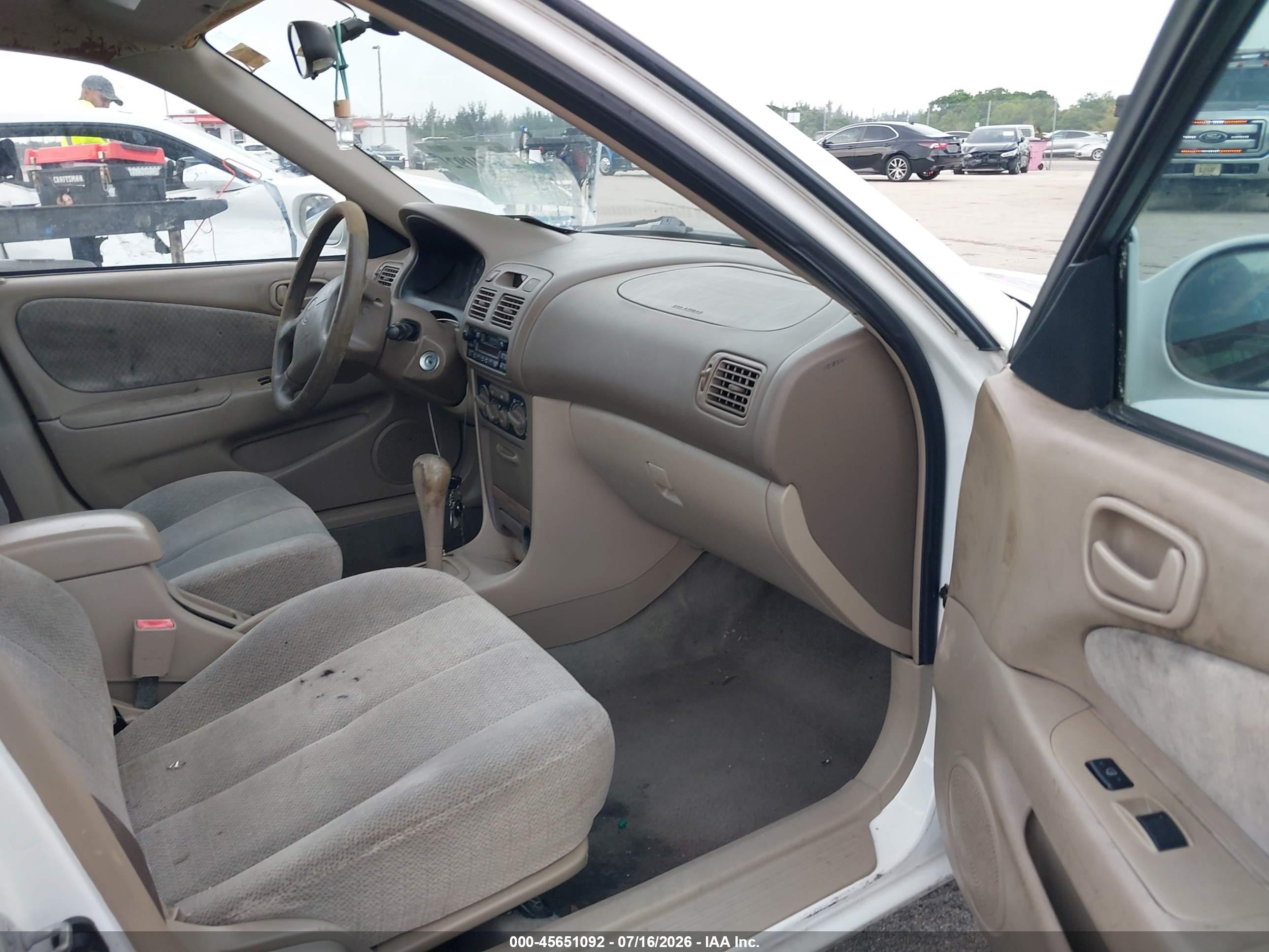 2002 Toyota Corolla Le White vin: 1NXBR12EX2Z637224