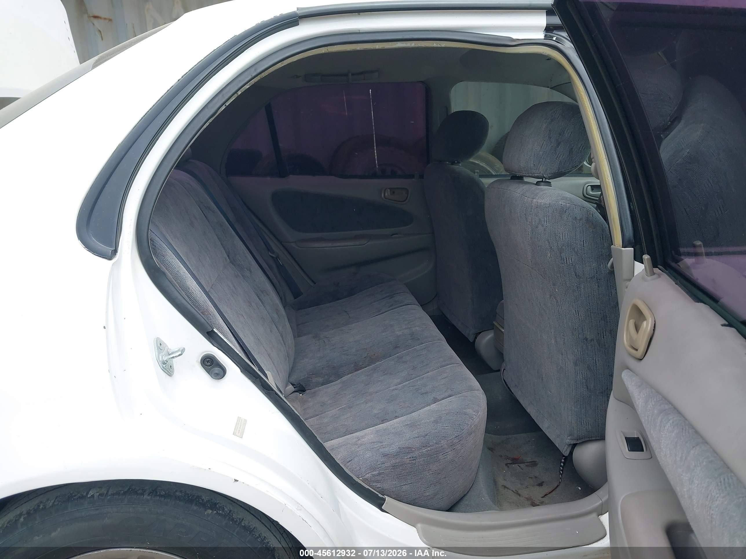 1998 Toyota Corolla Le White vin: 1NXBR18E4WZ131899