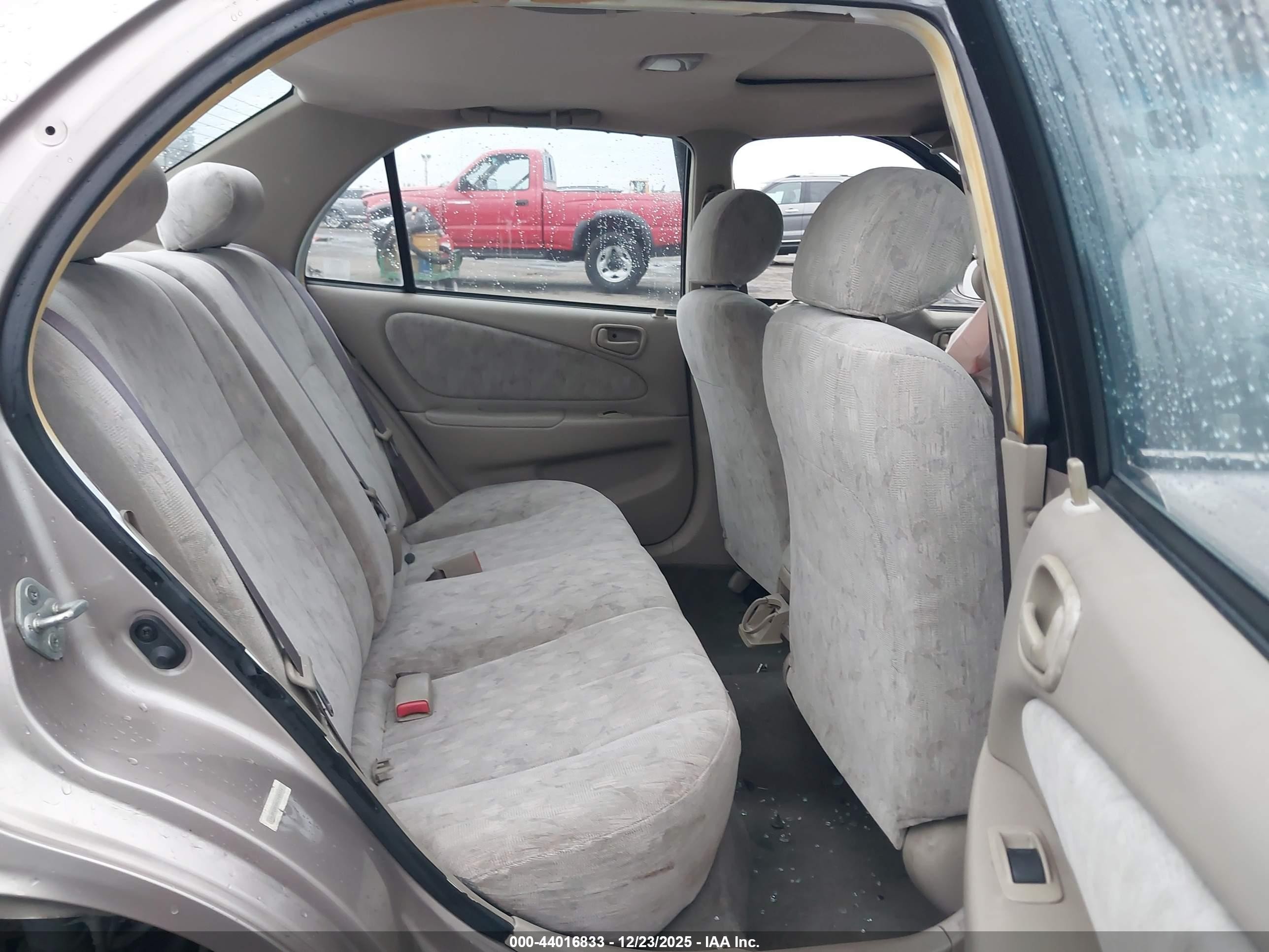 1998 Toyota Corolla Le Золотой vin: 1NXBR18EXWZ005336
