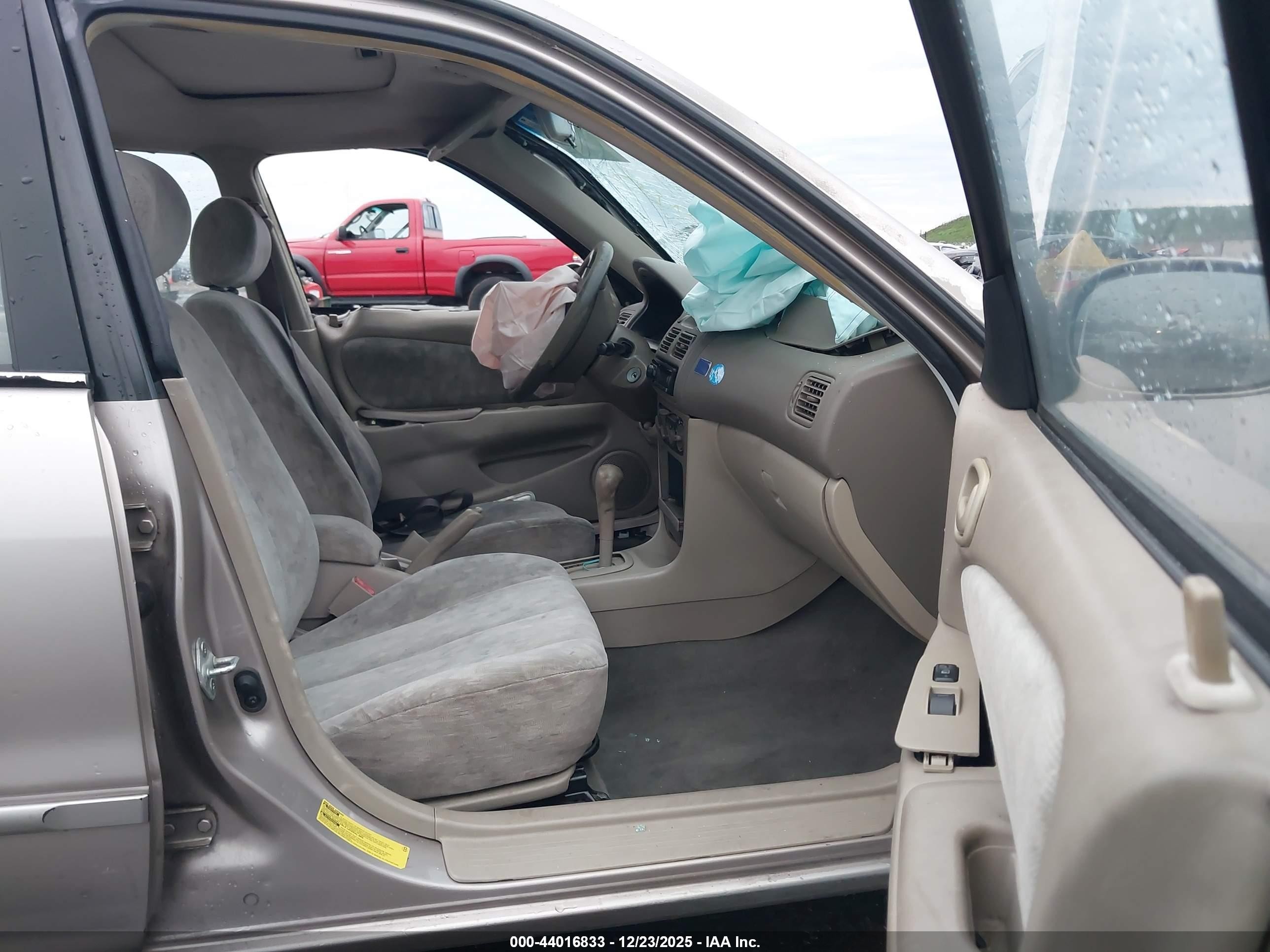 1998 Toyota Corolla Le Золотой vin: 1NXBR18EXWZ005336