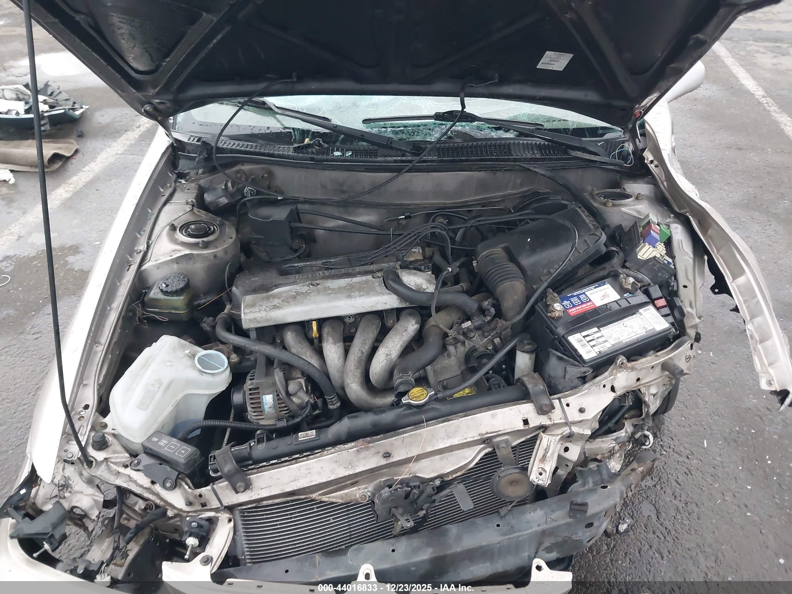 1998 Toyota Corolla Le Золотой vin: 1NXBR18EXWZ005336