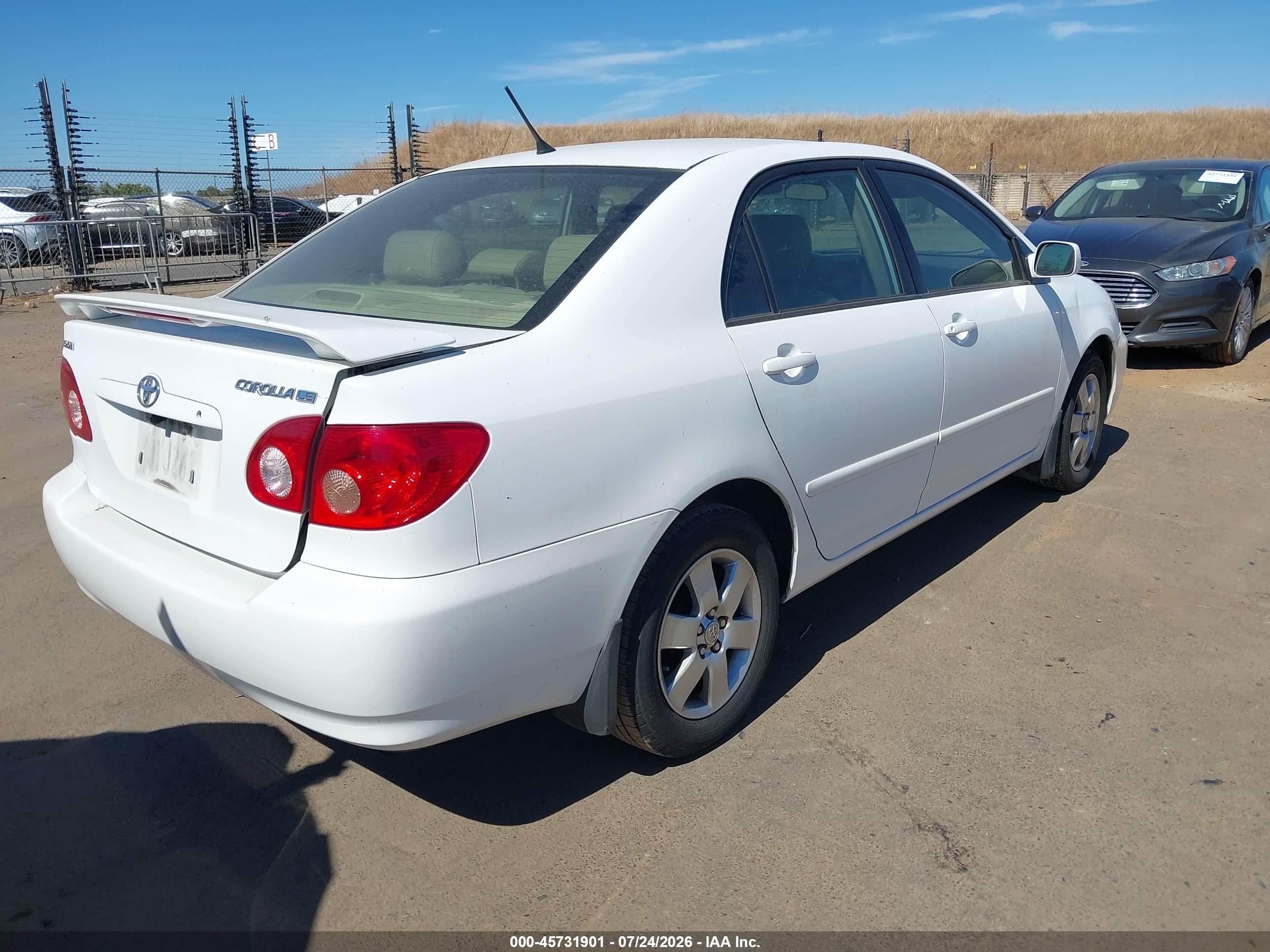 2005 Toyota Corolla Le White vin: 1NXBR30E45Z431982