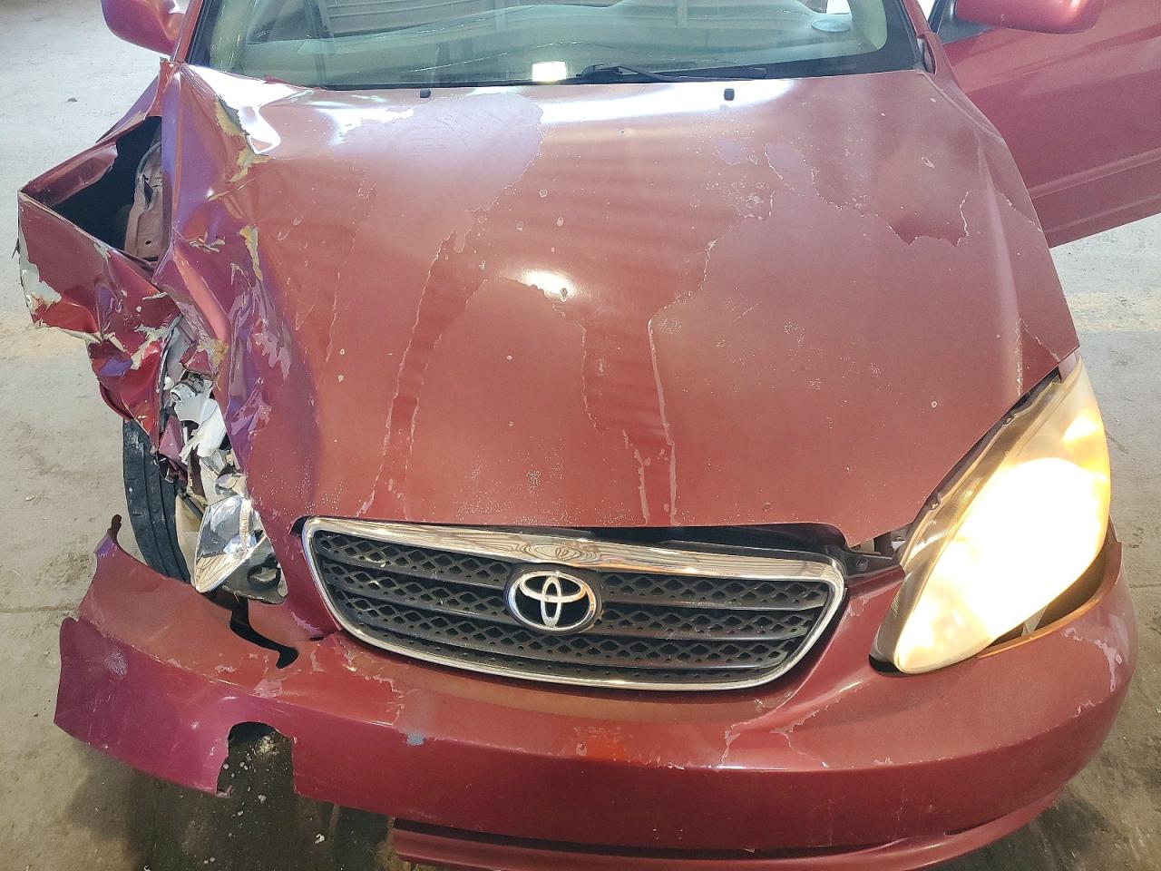 2005 Toyota Corolla Le Red vin: 1NXBR30E75Z392093