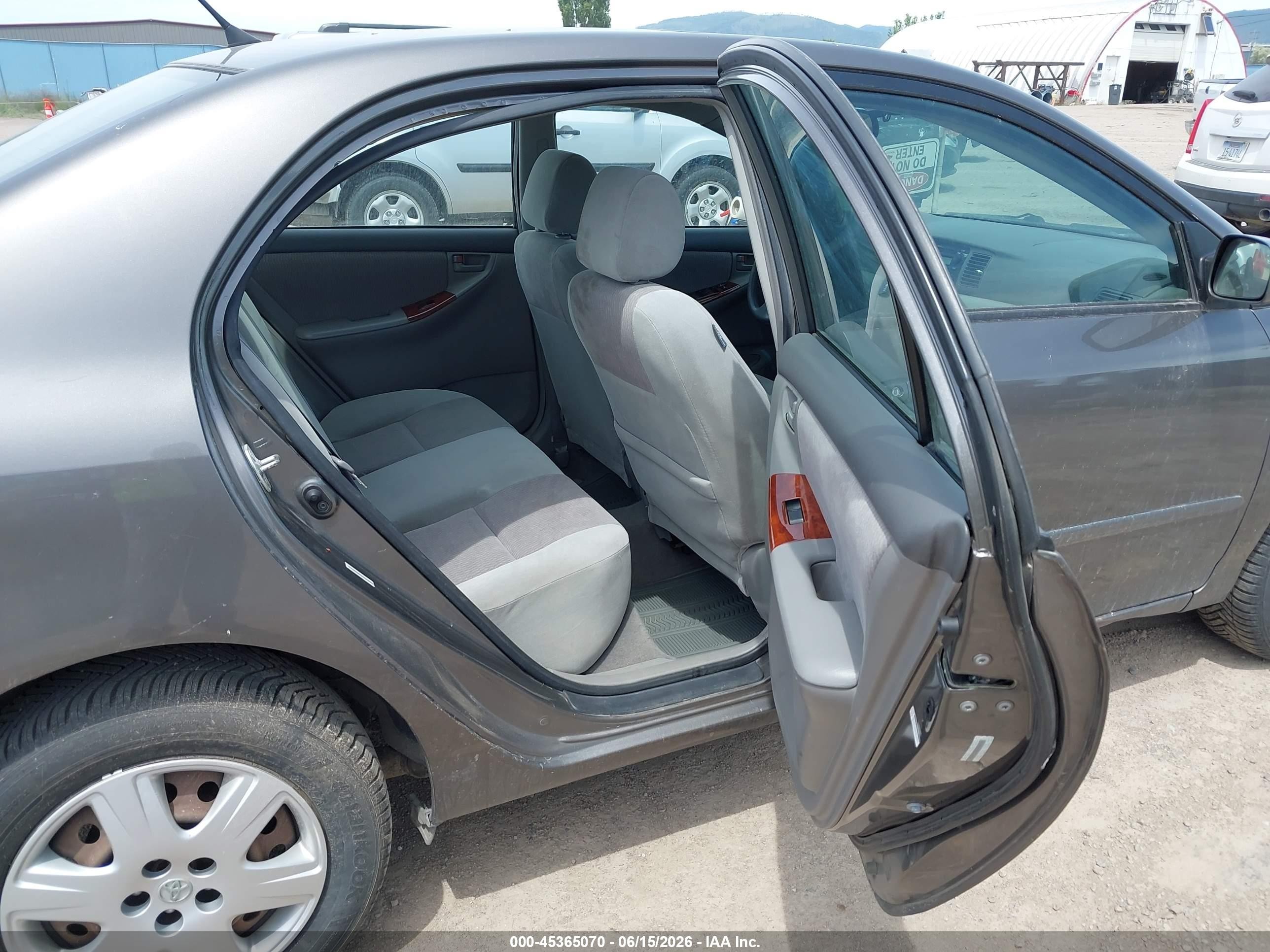 2008 Toyota Corolla Le Gray vin: 1NXBR30E98Z034093