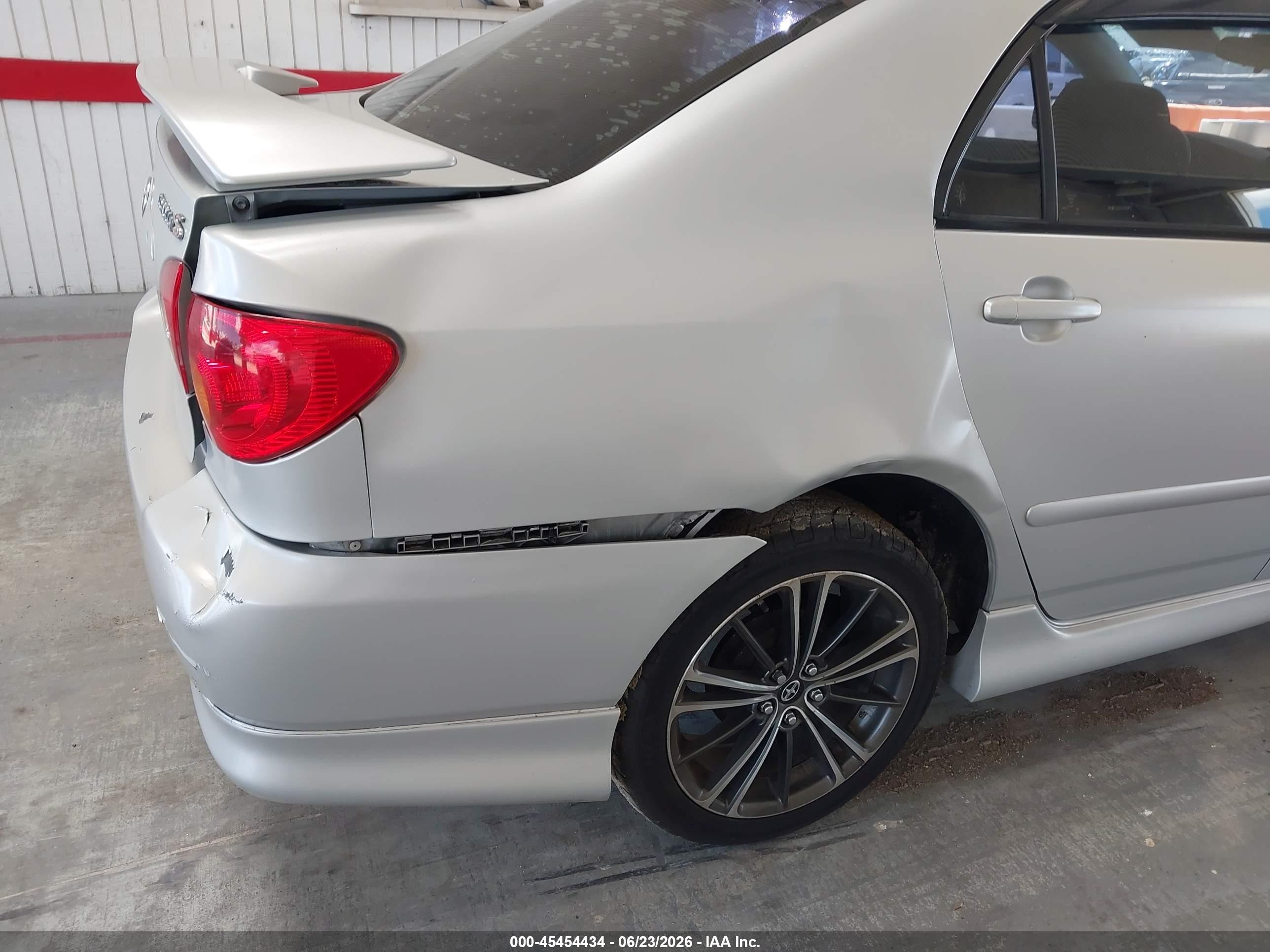 2004 Toyota Corolla S Silver vin: 1NXBR32E04Z200511