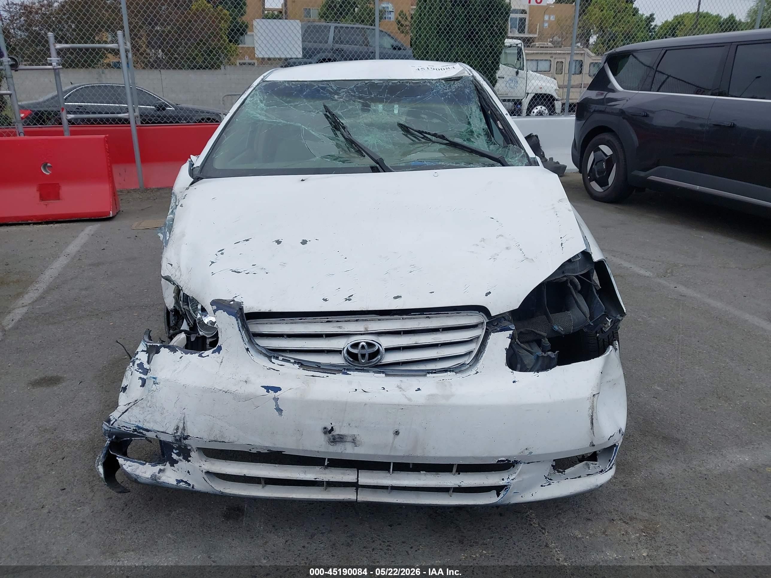 2004 Toyota Corolla Le White vin: 1NXBR32E04Z237669