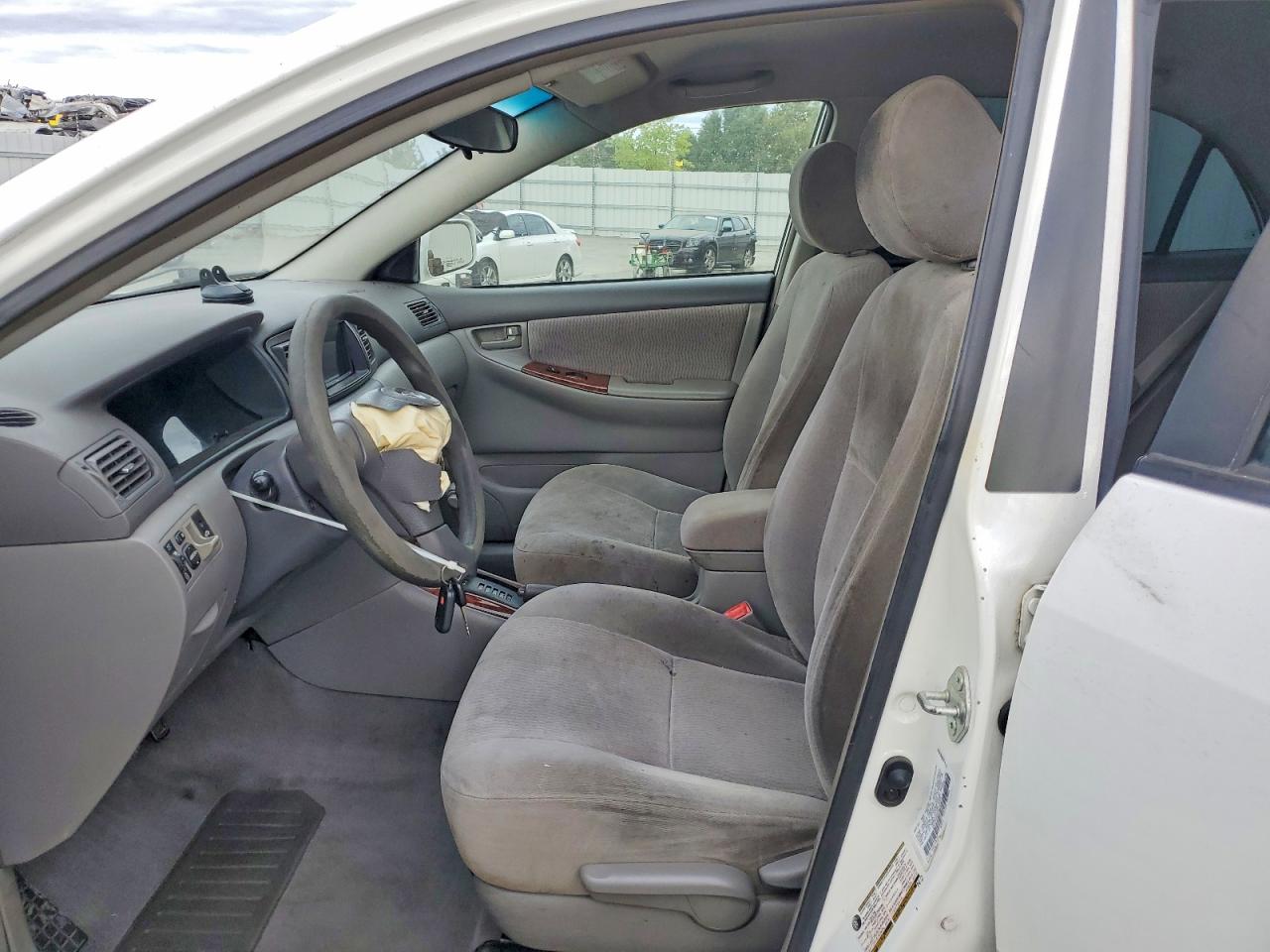 2005 Toyota Corolla Le White vin: 1NXBR32E05Z404601