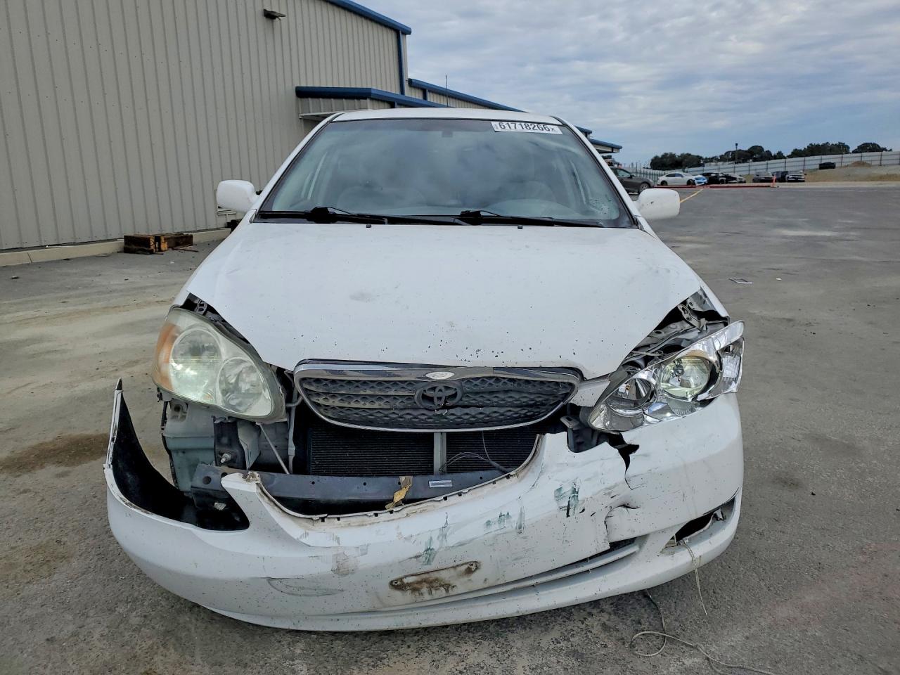 2005 Toyota Corolla Le White vin: 1NXBR32E05Z404601