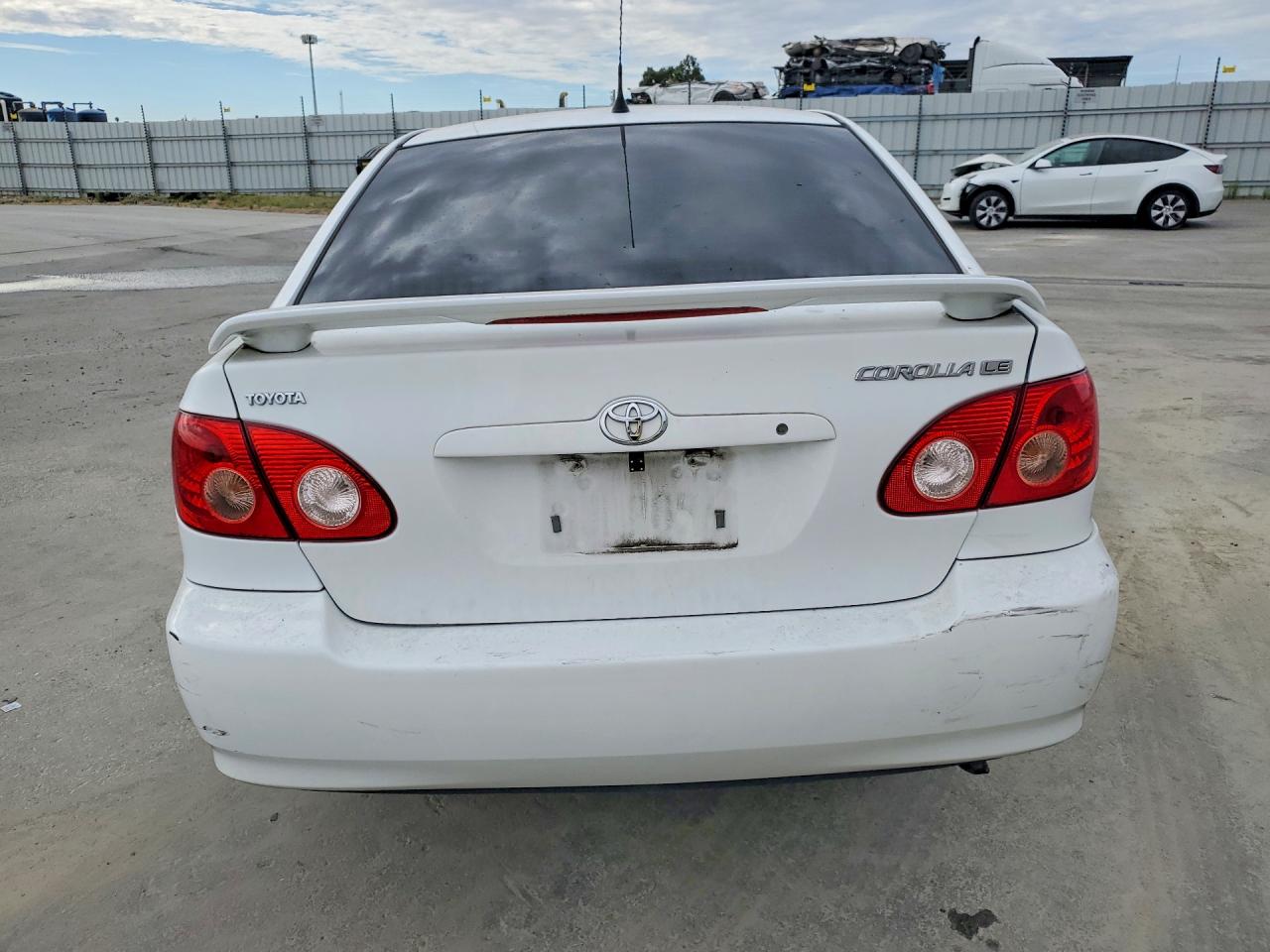 2005 Toyota Corolla Le White vin: 1NXBR32E05Z404601