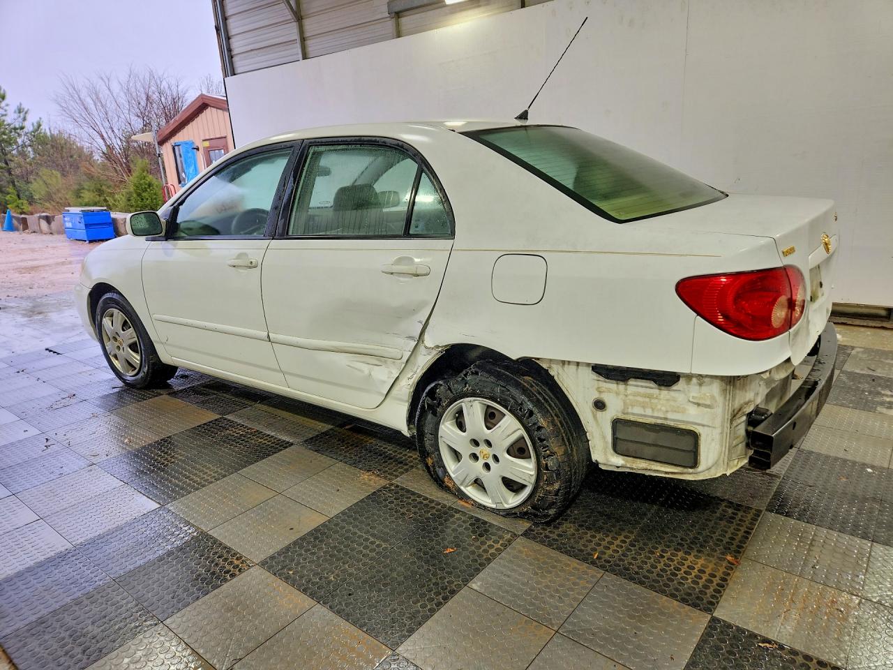 2005 Toyota Corolla Le White vin: 1NXBR32E15Z347311