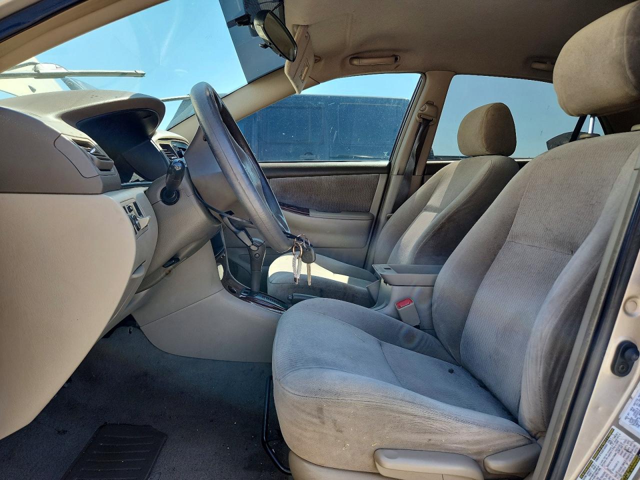 2005 Toyota Corolla Le Gold vin: 1NXBR32E15Z472227
