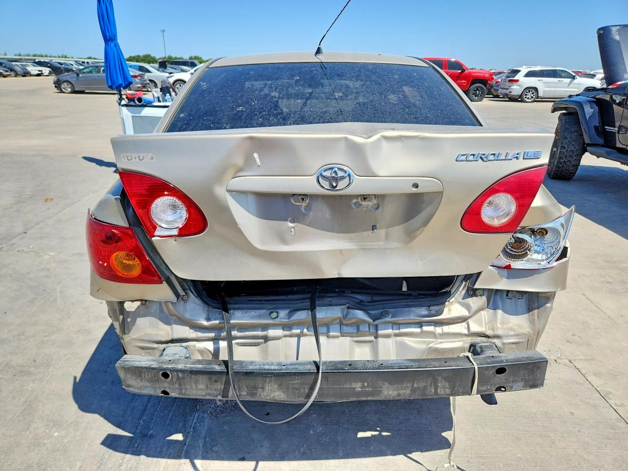 2005 Toyota Corolla Le Gold vin: 1NXBR32E15Z472227