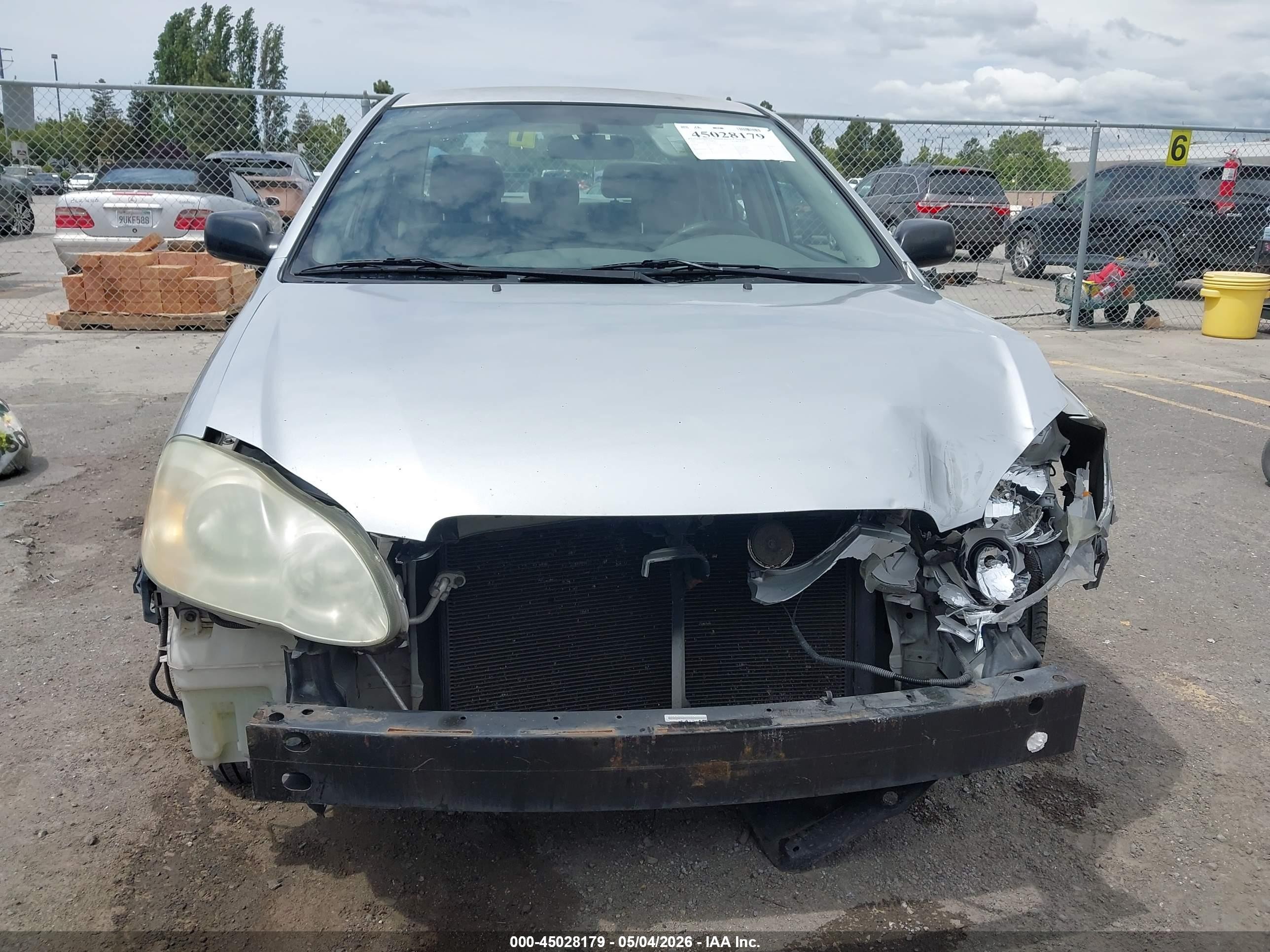 2005 Toyota Corolla Ce Silver vin: 1NXBR32E15Z519014