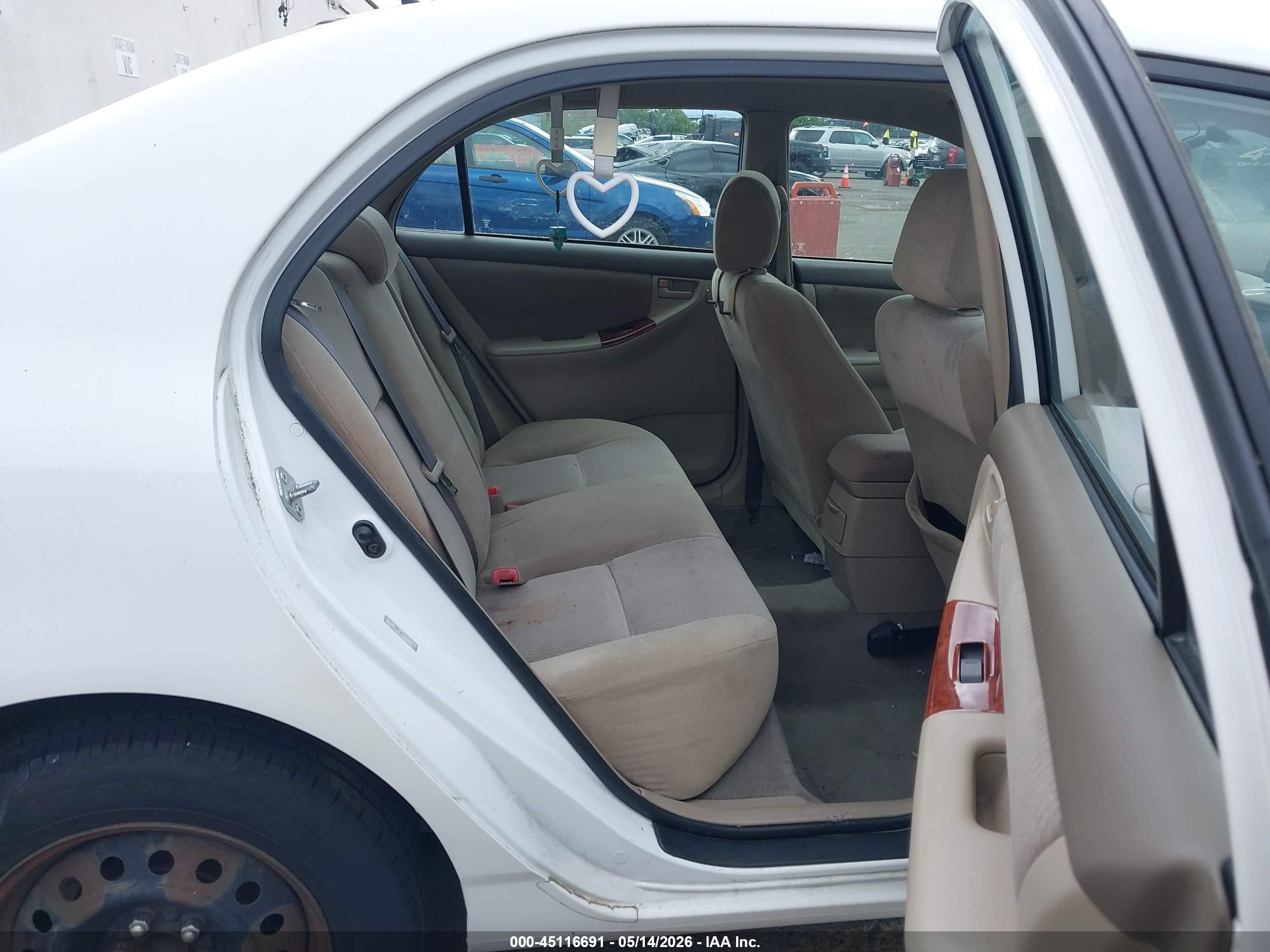2005 Toyota Corolla Le White vin: 1NXBR32E35Z415463