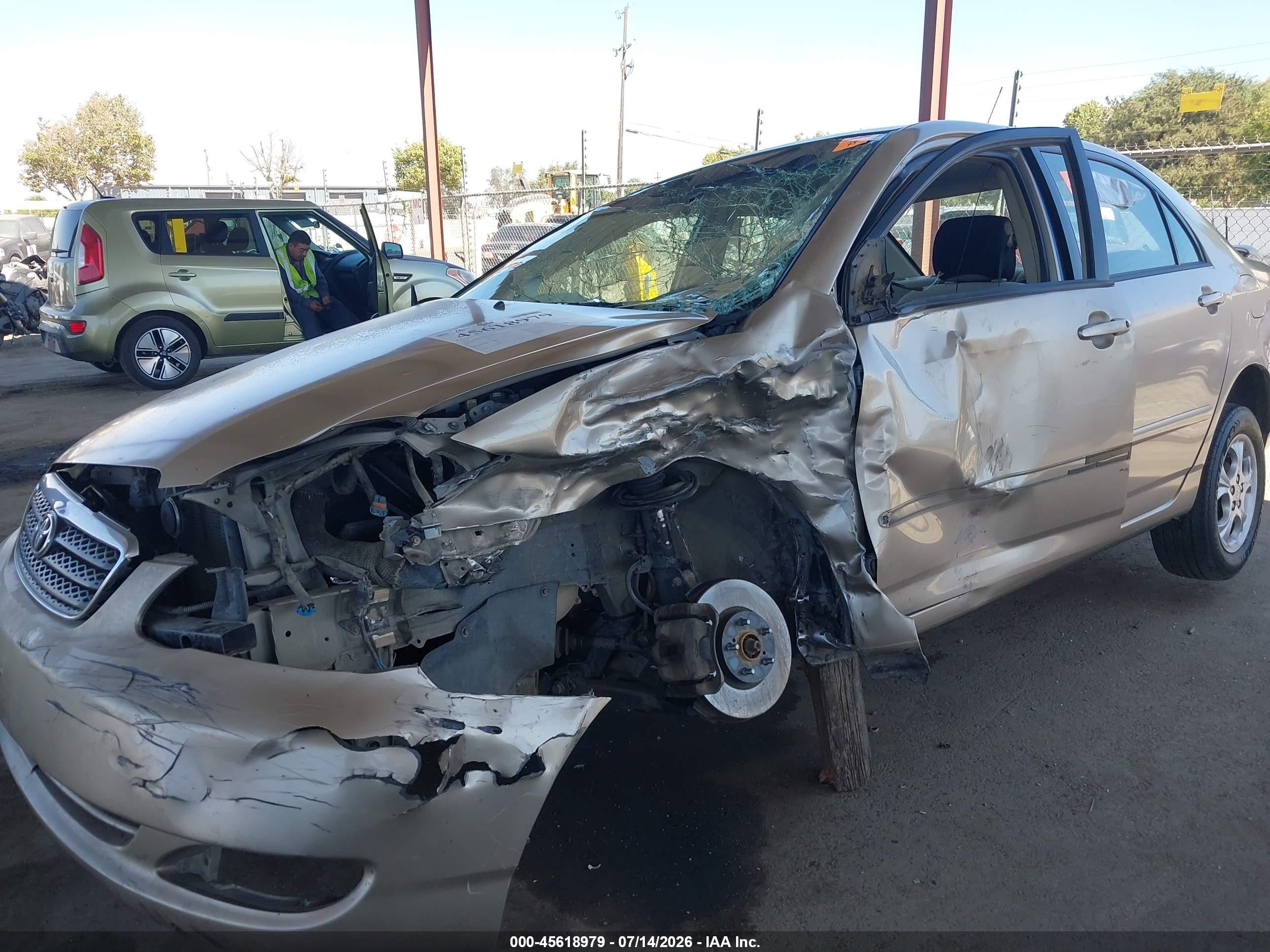 2005 Toyota Corolla Le Gold vin: 1NXBR32E35Z567713