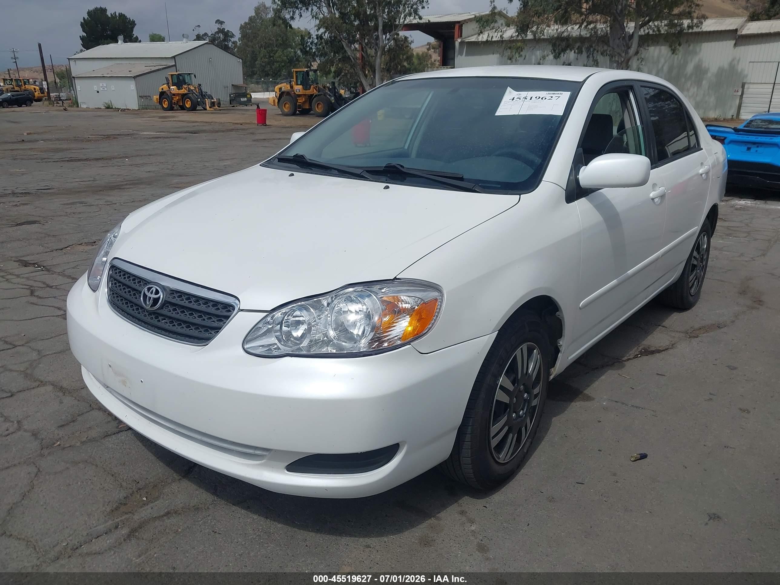 2008 Toyota Corolla Le White vin: 1NXBR32E38Z024057