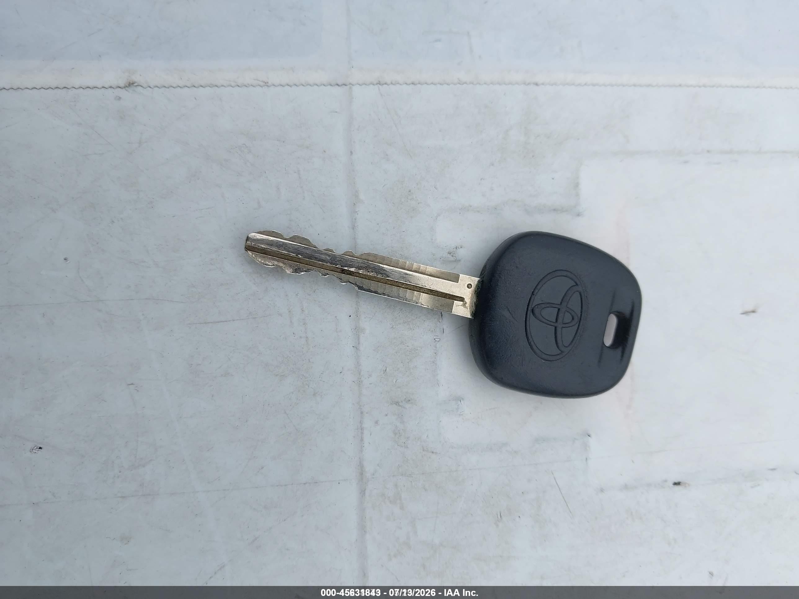 2008 Toyota Corolla Ce Silver vin: 1NXBR32E38Z959773