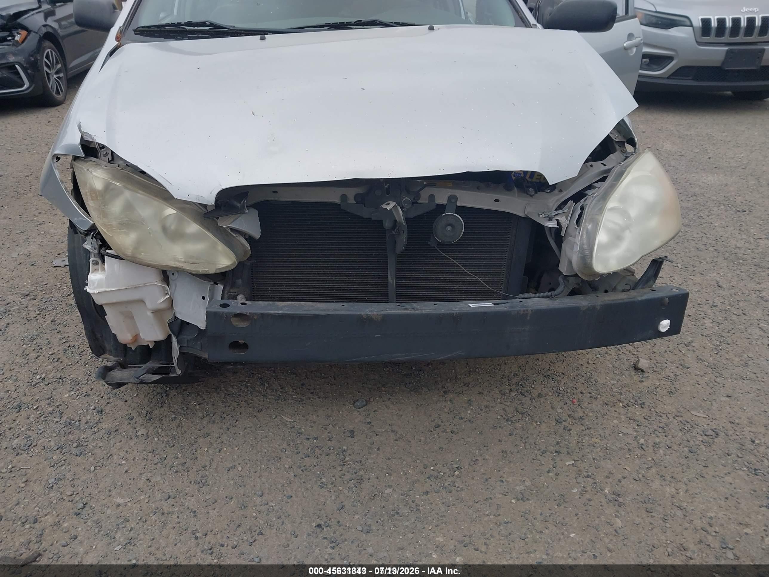 2008 Toyota Corolla Ce Silver vin: 1NXBR32E38Z959773