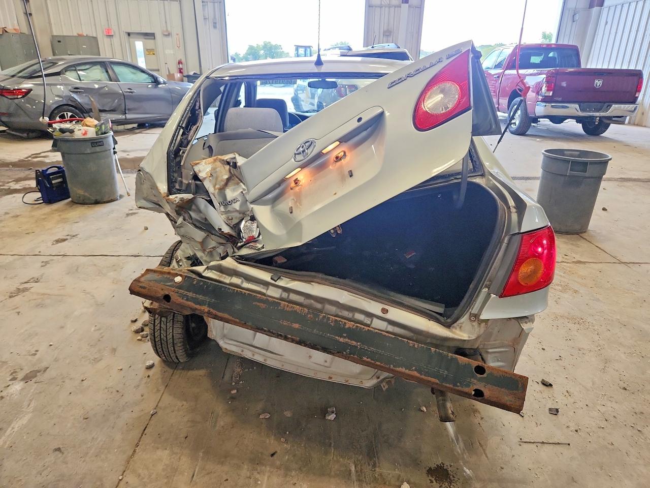 2004 Toyota Corolla Le Silver vin: 1NXBR32E44Z274210