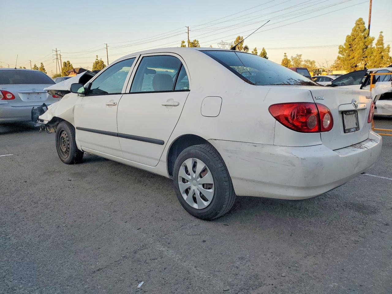 2005 Toyota Corolla Ce White vin: 1NXBR32E45Z431865