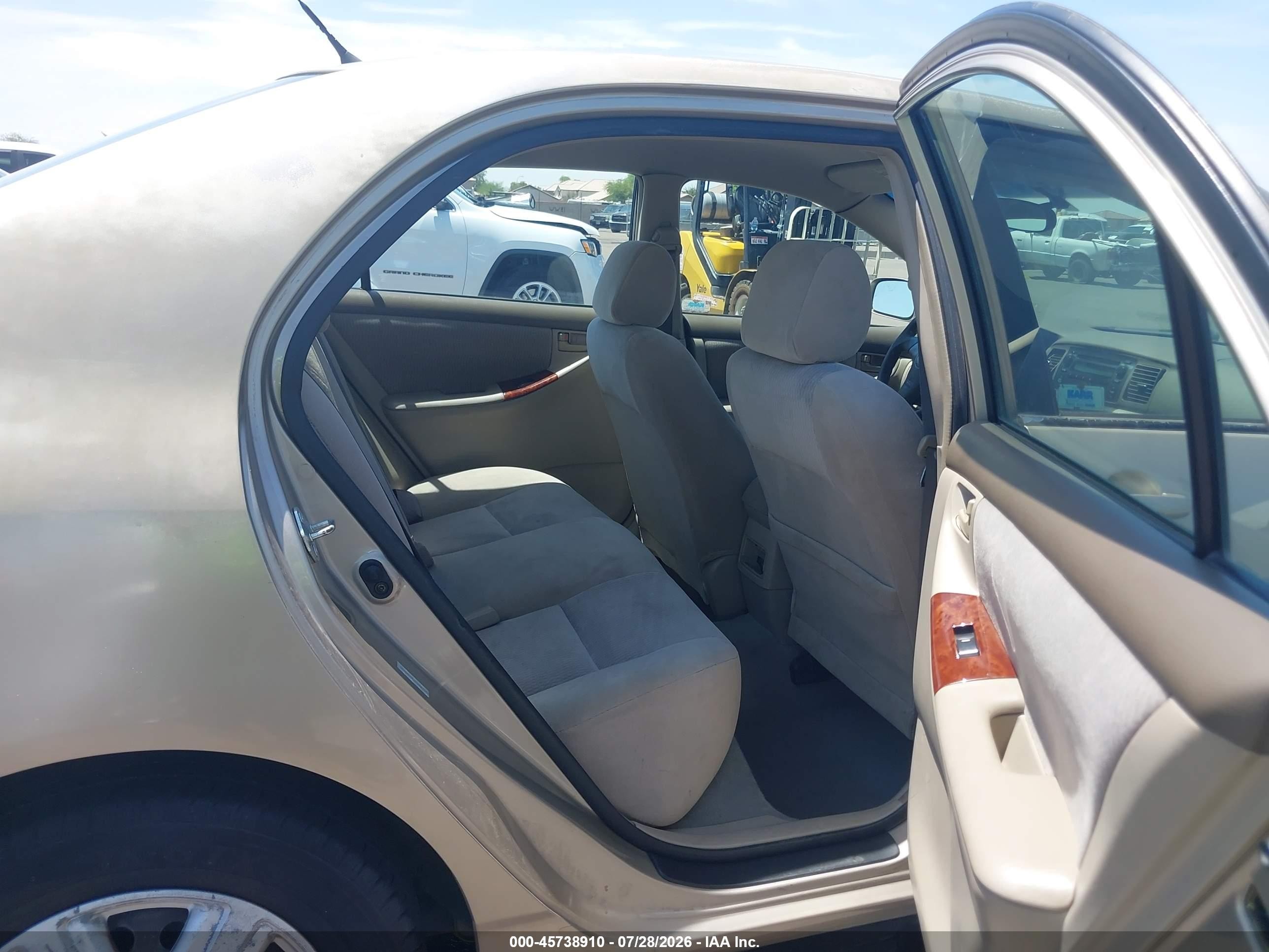 2005 Toyota Corolla Le Champagne vin: 1NXBR32E45Z453333