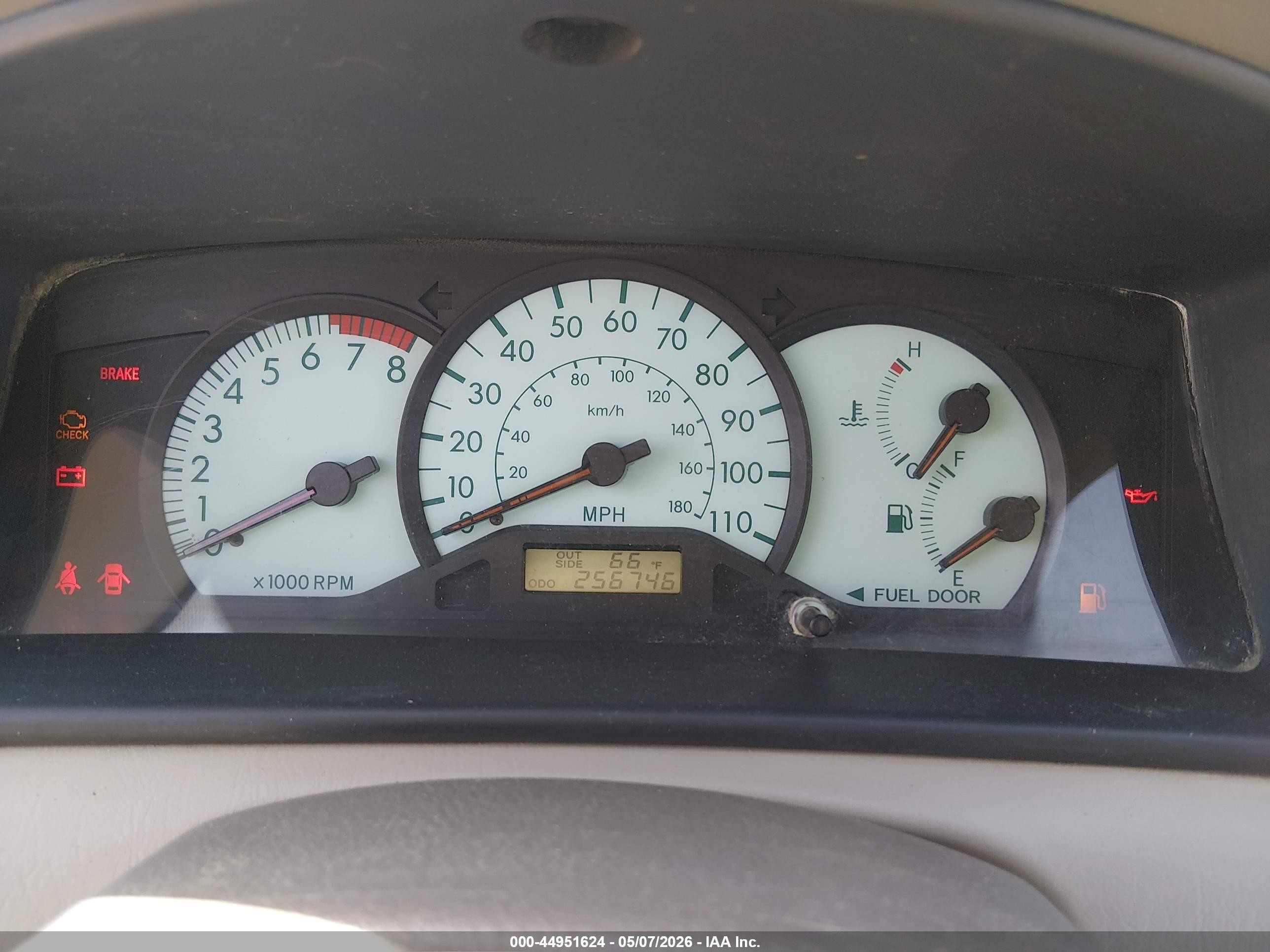 2003 Toyota Corolla Le Кремовый vin: 1NXBR32E53Z070059