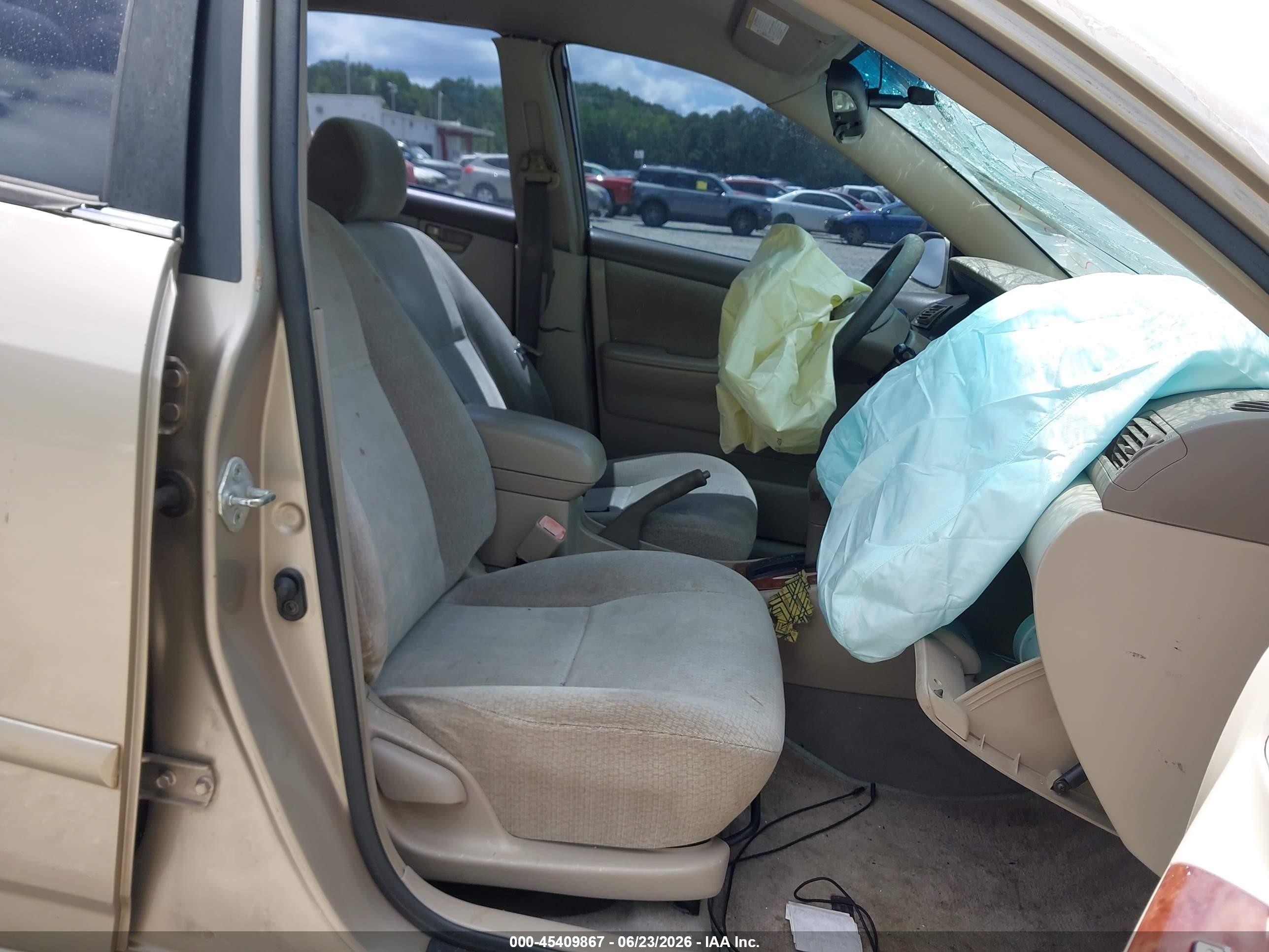 2004 Toyota Corolla Le Gold vin: 1NXBR32E64Z257330