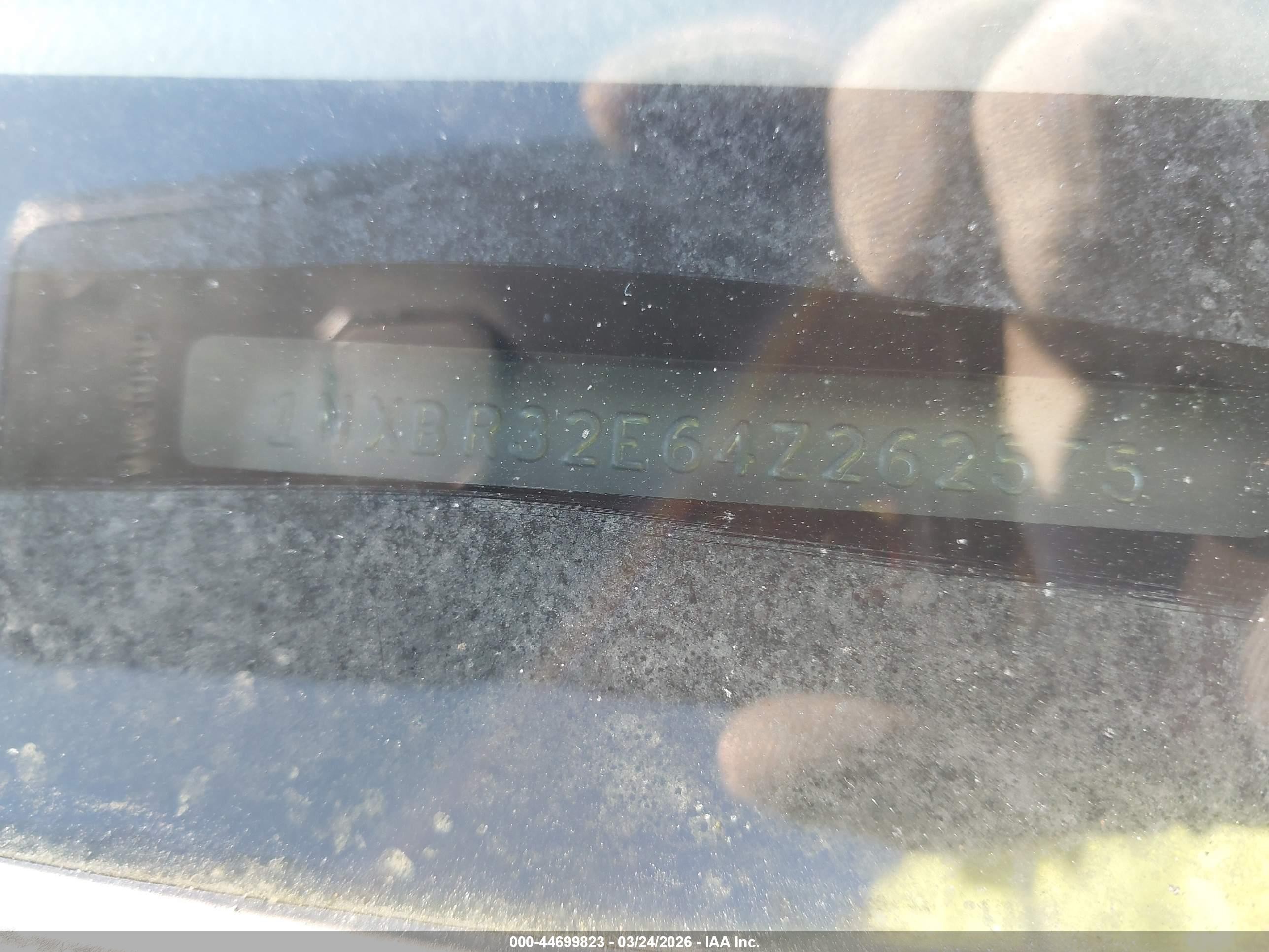 2004 Toyota Corolla Le Gray vin: 1NXBR32E64Z262575
