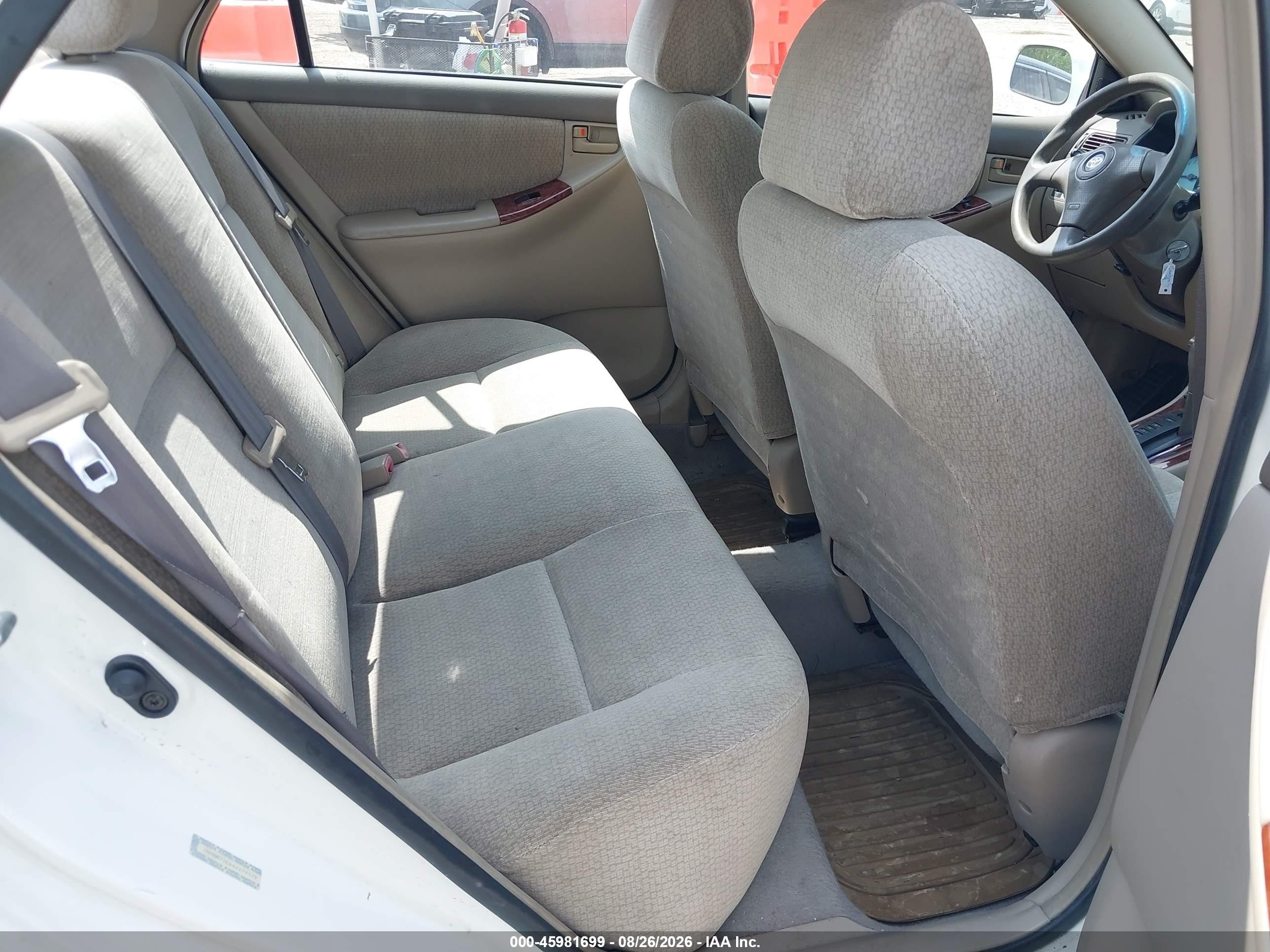 2004 Toyota Corolla Le White vin: 1NXBR32E64Z273379