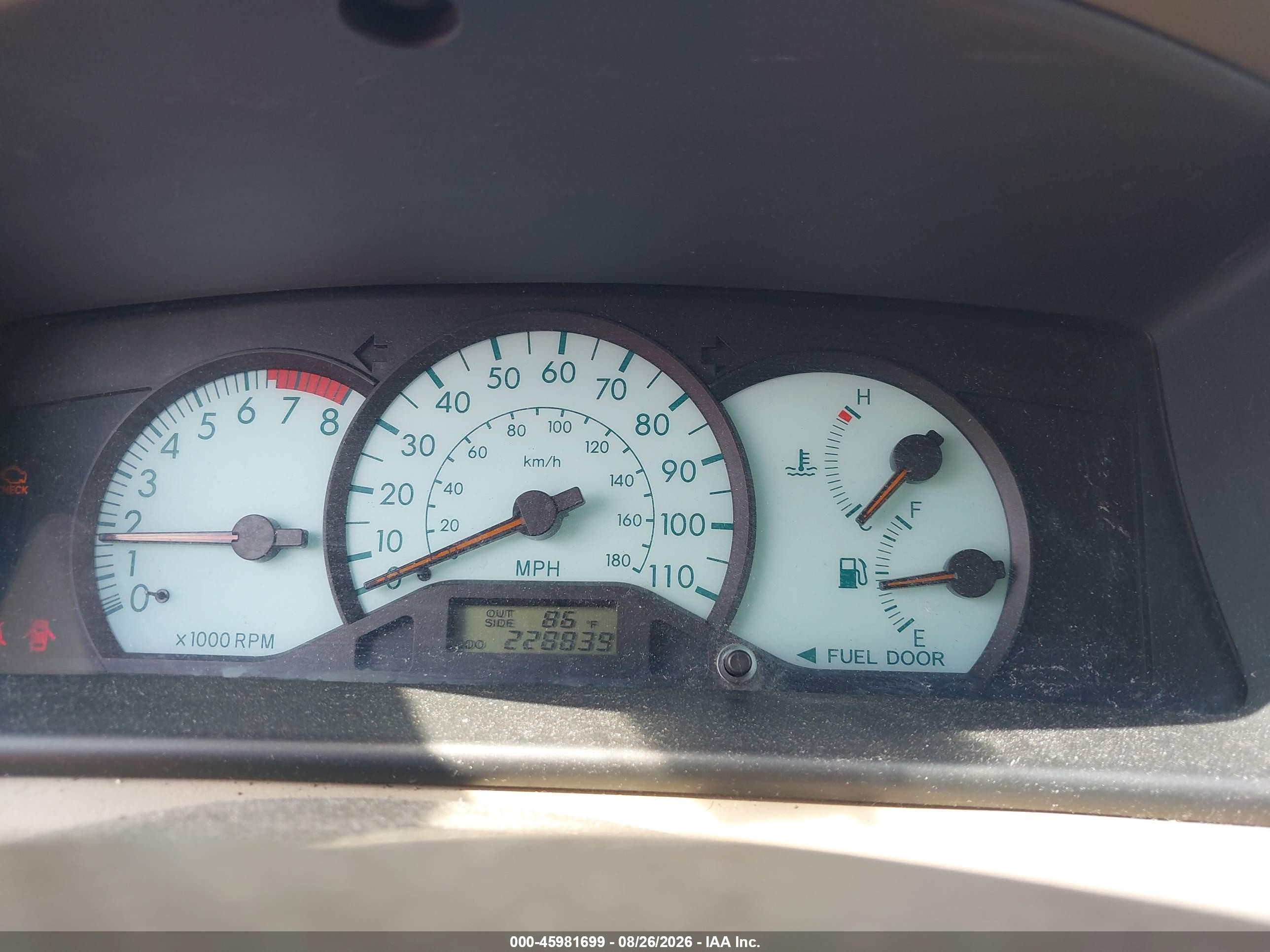 2004 Toyota Corolla Le White vin: 1NXBR32E64Z273379