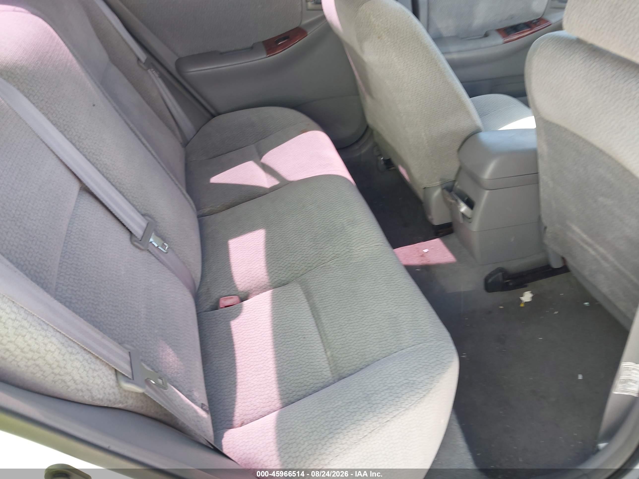 2004 Toyota Corolla Le White vin: 1NXBR32E64Z293874