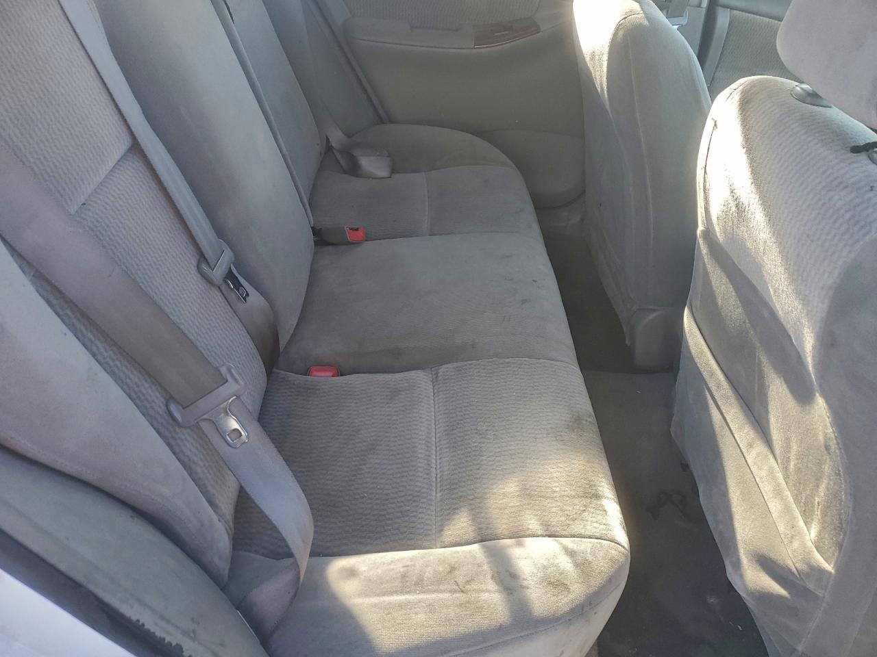 2005 Toyota Corolla Ce White vin: 1NXBR32E65Z498189