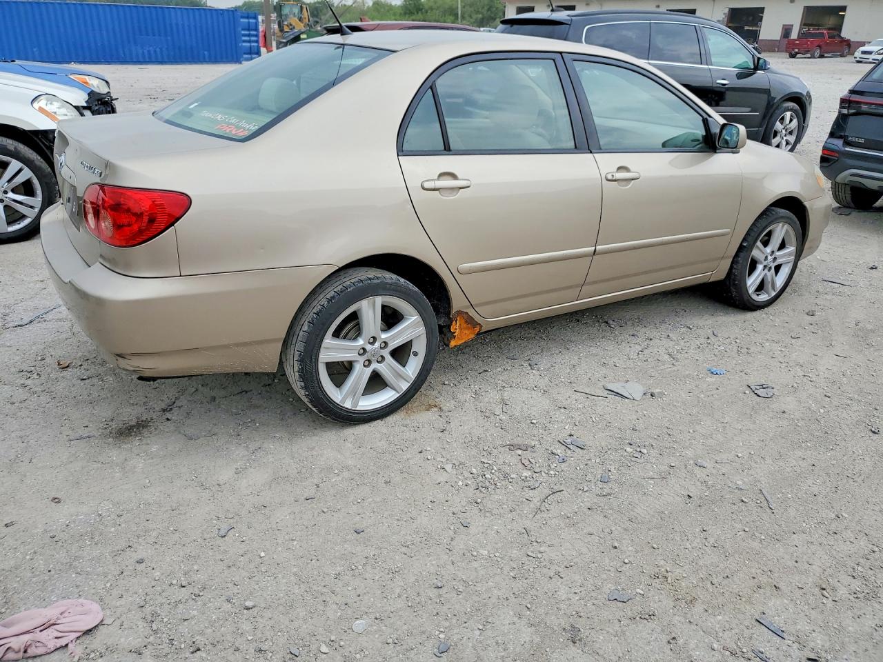 2005 Toyota Corolla Le Gold vin: 1NXBR32E65Z549075
