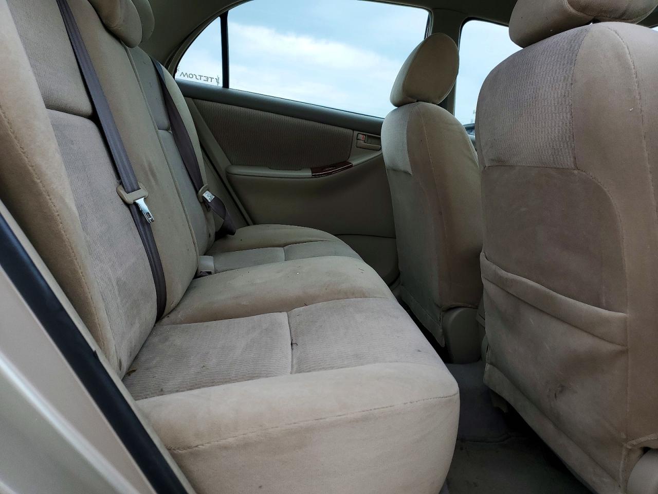 2005 Toyota Corolla Le Gold vin: 1NXBR32E65Z549075