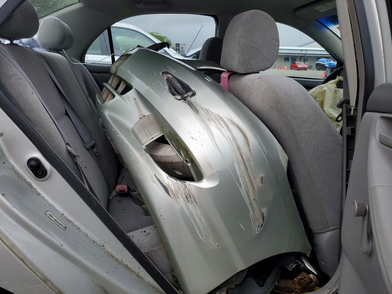 2004 Toyota Corolla Ce Silver vin: 1NXBR32E74Z247664