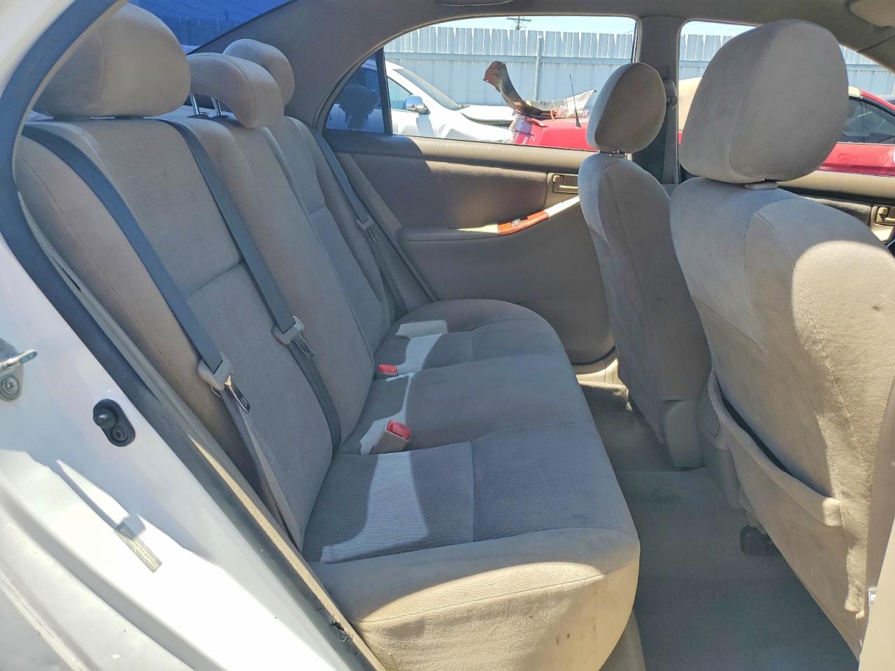 2005 Toyota Corolla Le White vin: 1NXBR32E75Z498301