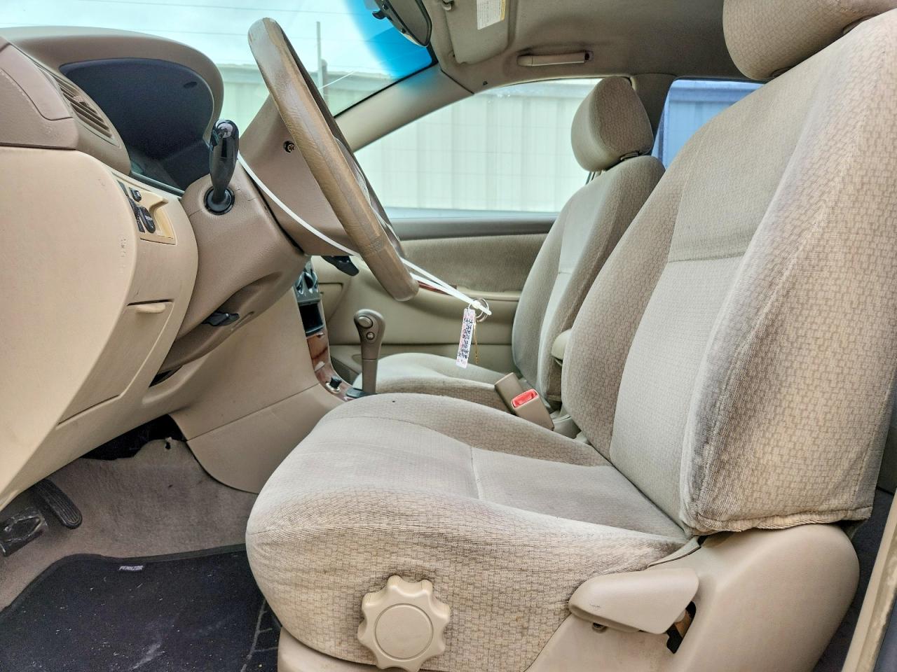 2004 Toyota Corolla Le Tan vin: 1NXBR32E84Z301005