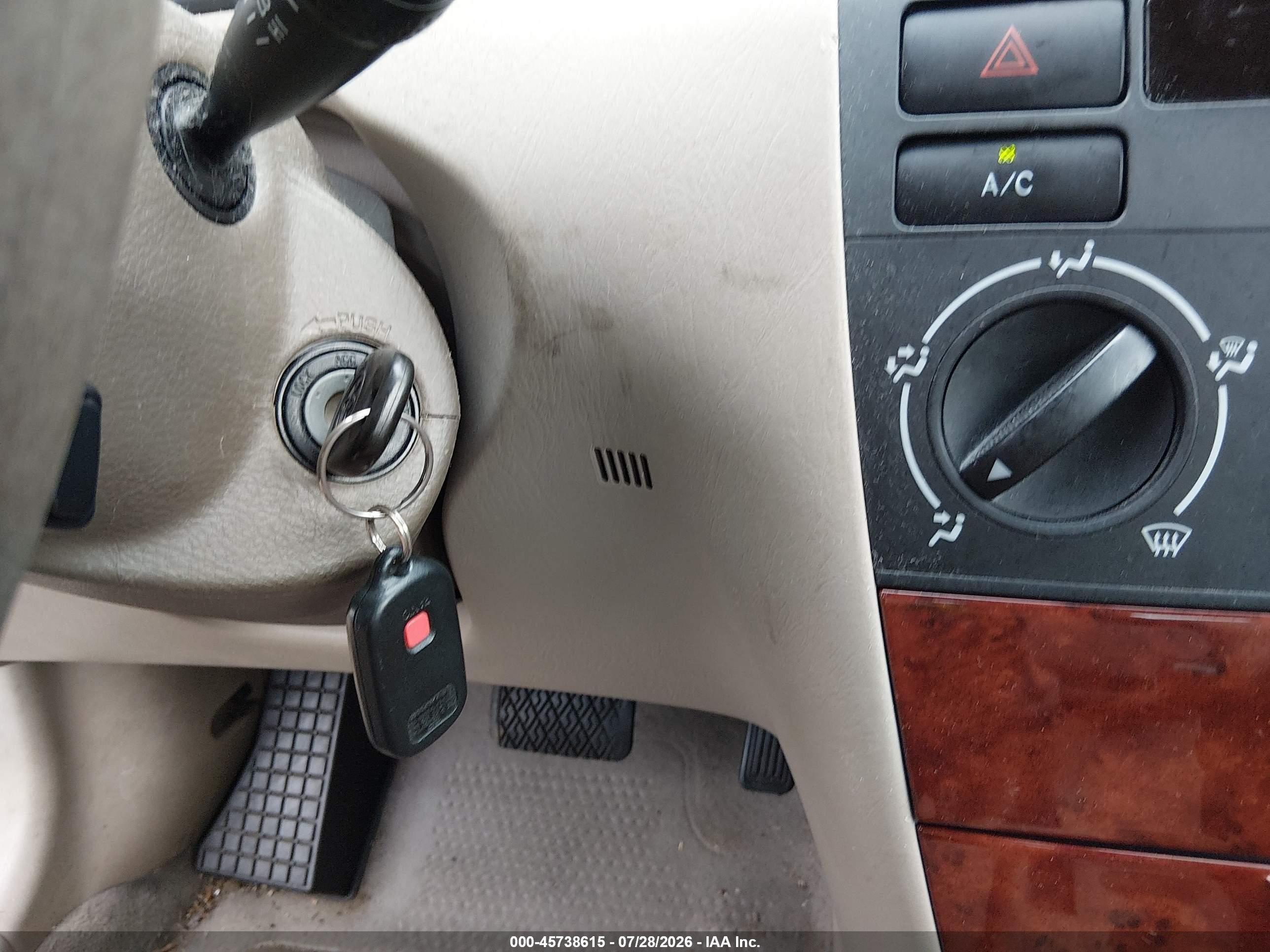 2005 Toyota Corolla Le Red vin: 1NXBR32E95Z357665