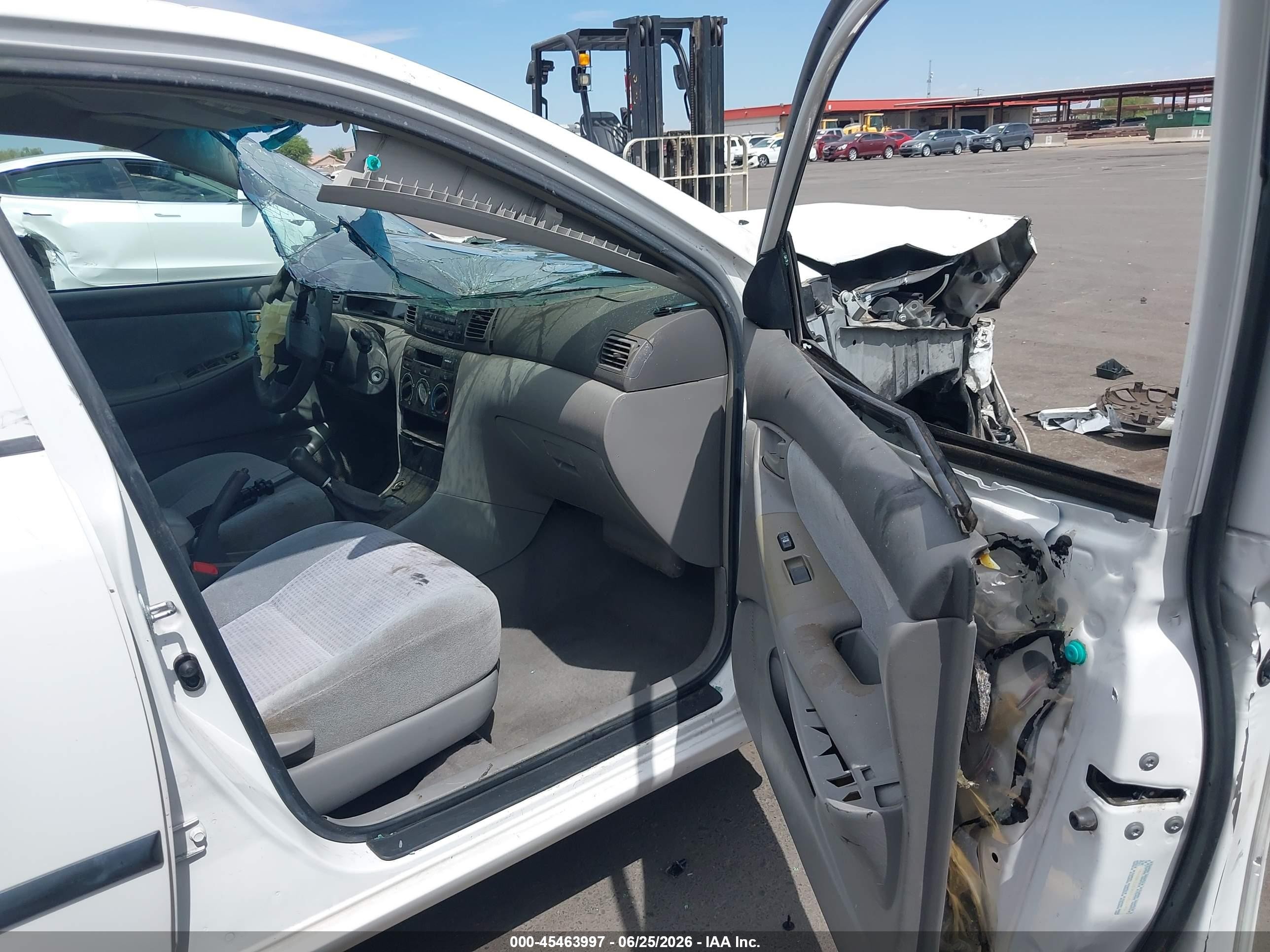 2008 Toyota Corolla Ce White vin: 1NXBR32E98Z052249