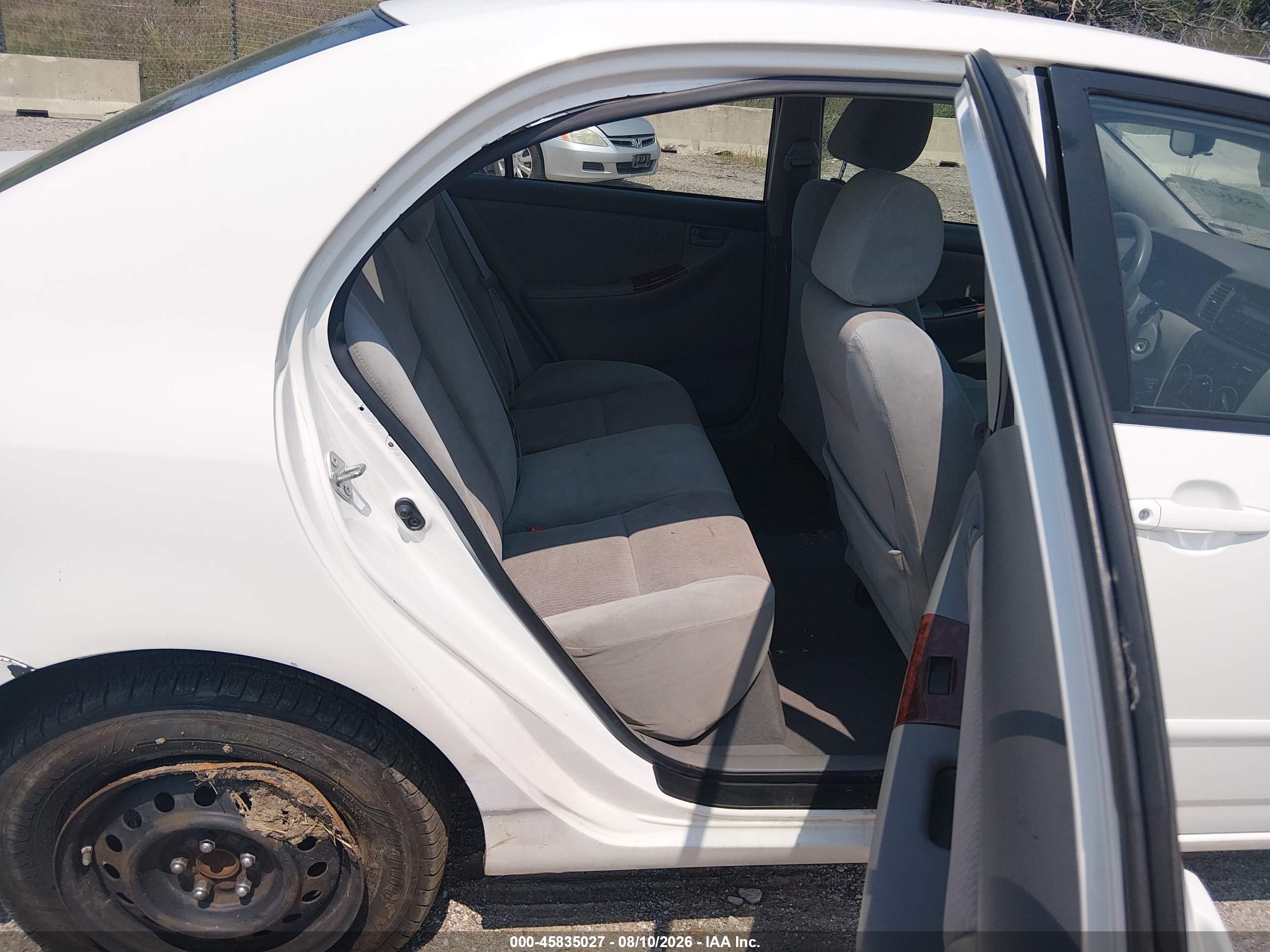 2008 Toyota Corolla Le White vin: 1NXBR32E98Z949359