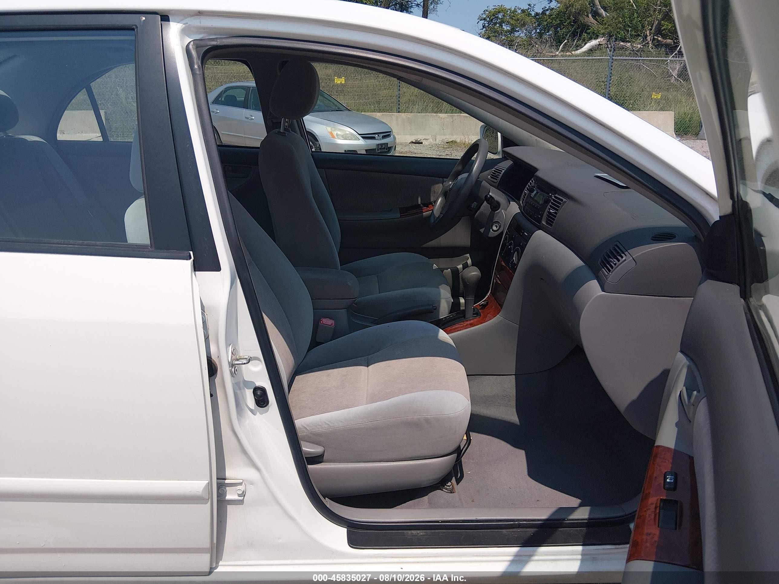 2008 Toyota Corolla Le White vin: 1NXBR32E98Z949359